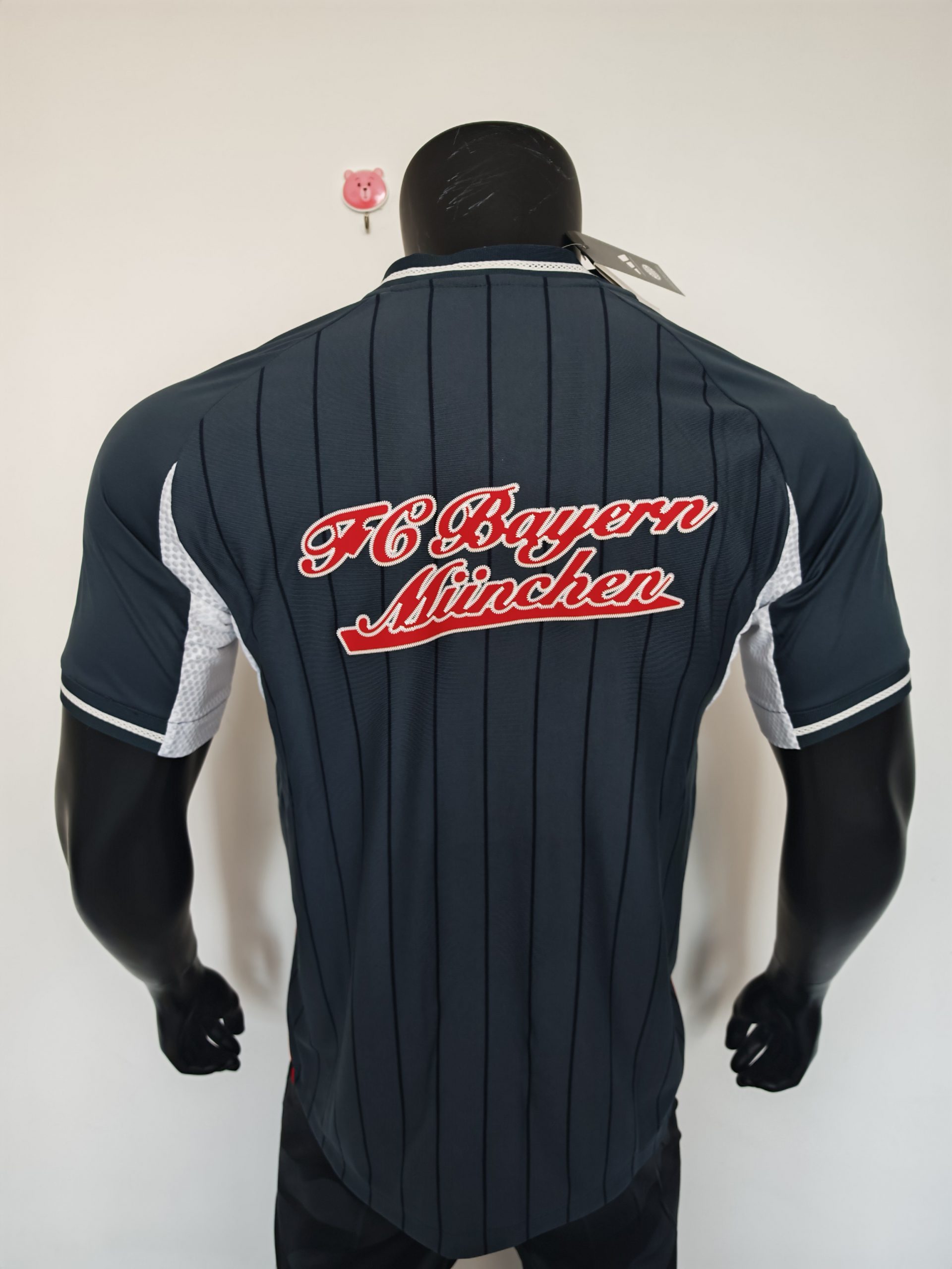 2025/26 Bayern Munich Baseball Jersey - Image 2