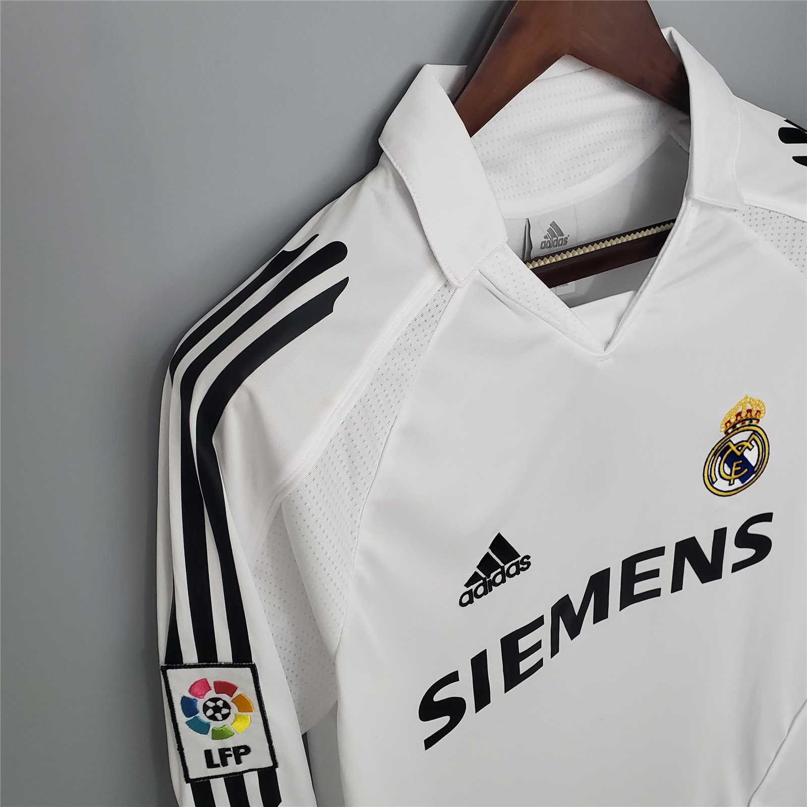 Real Madrid 2005/06 Home Retro Jersey (Long Sleeve) - Image 2