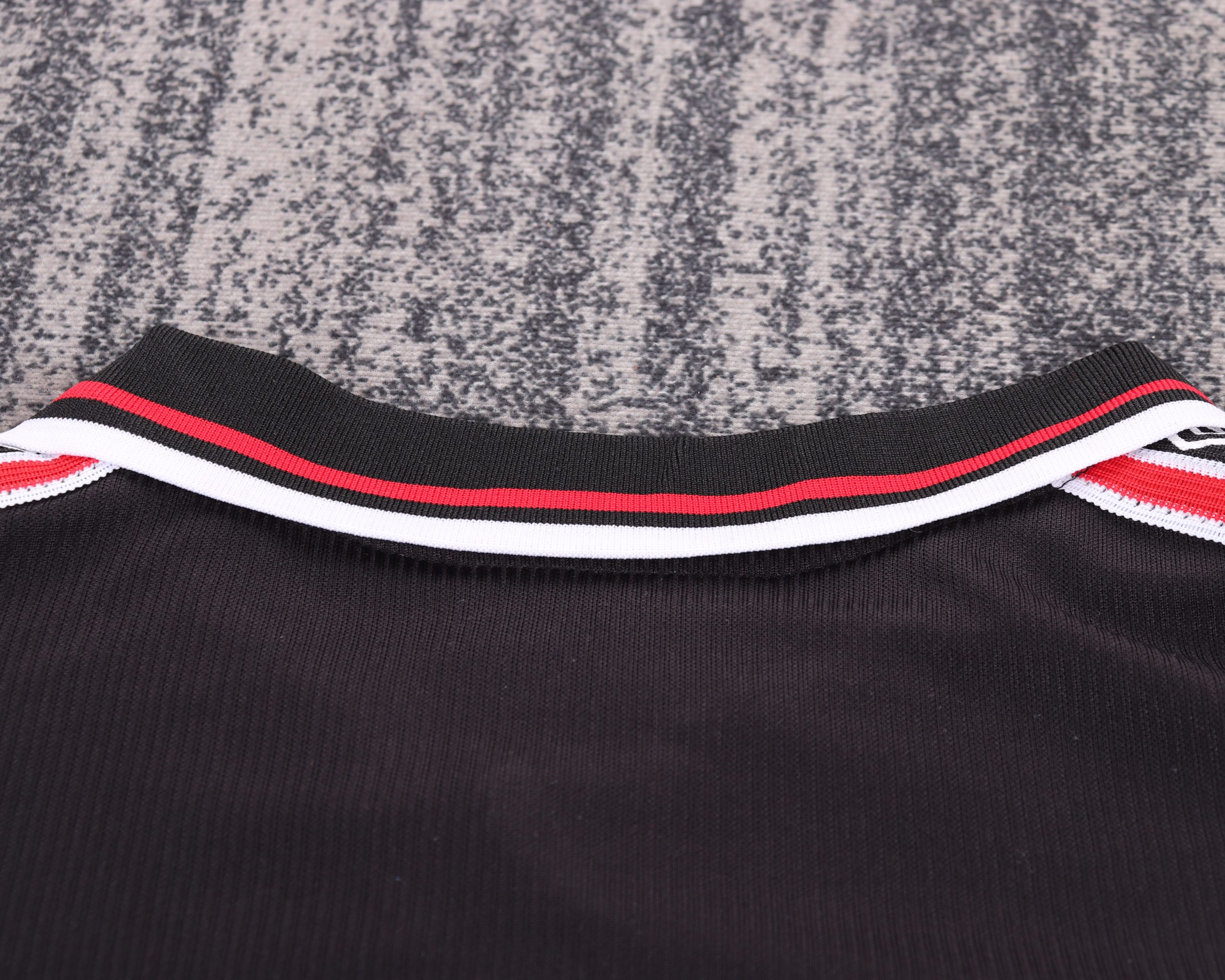 Manchester United 1998/99 Away Kids Kit - Image 4