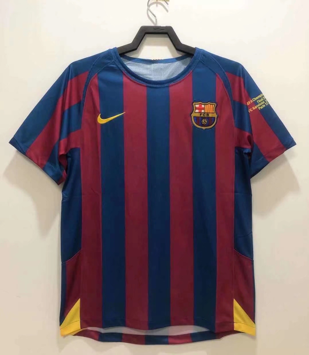 Barcelona 2005/06 Champions League Home Retro Jersey (Fan Version)