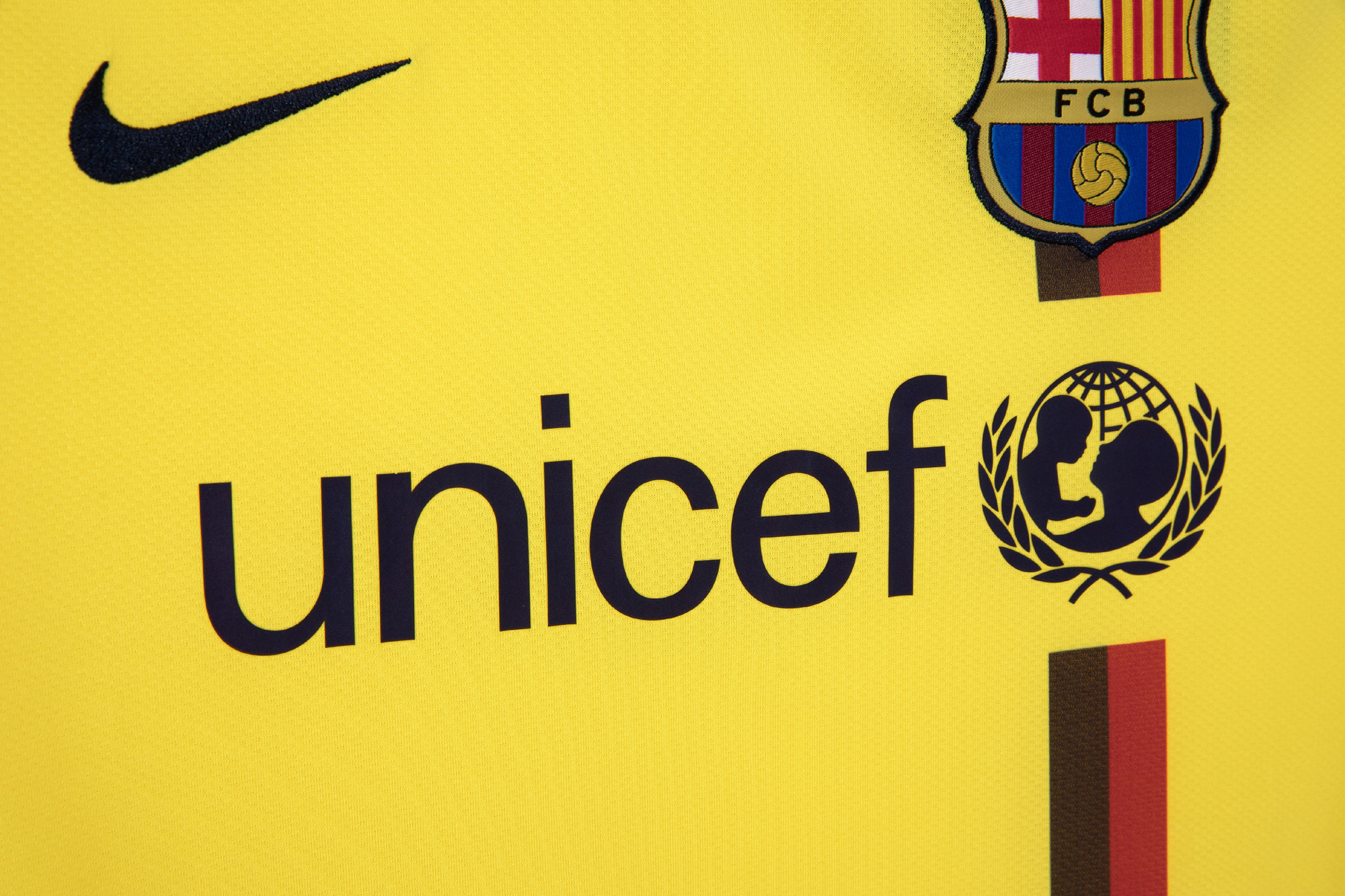 Barcelona 2008/09 Away Retro Jersey - Image 4