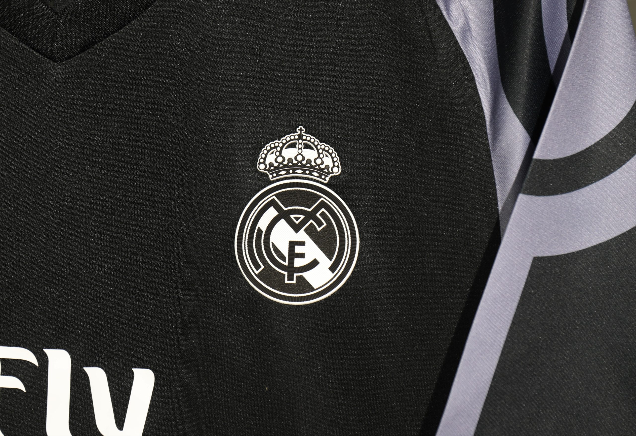 Real Madrid 2016/17 Third Retro Jersey (Player Version) - Image 4