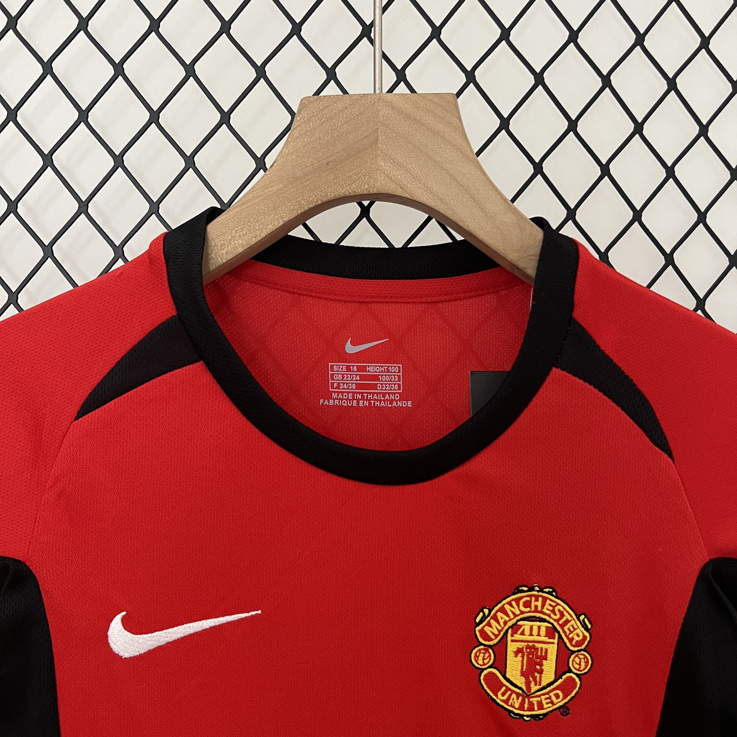 Manchester United 2002/04 Home Kids Kit - Image 2