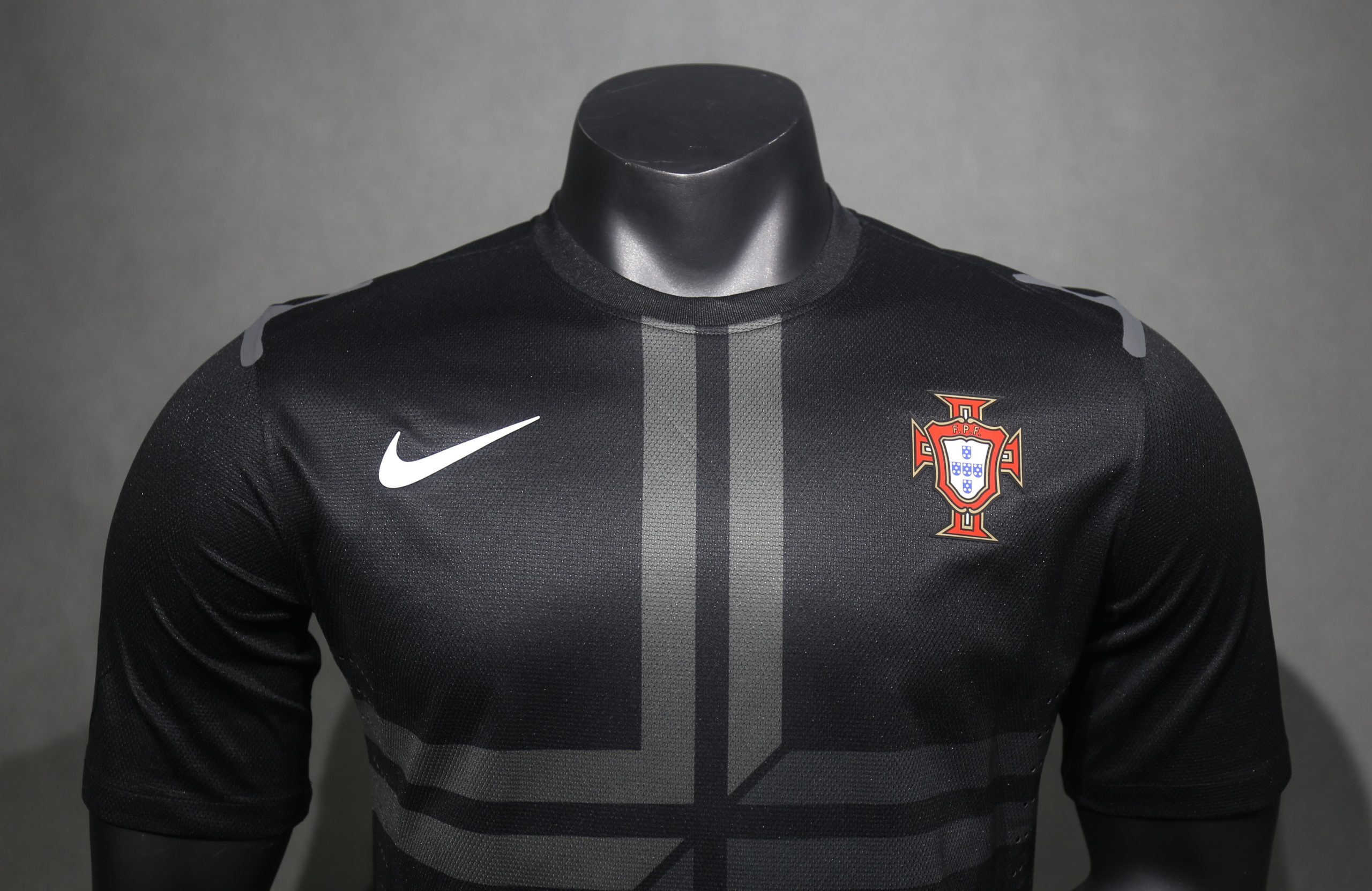 Portugal 2013 Away Retro Jersey (Player Version) - Image 5