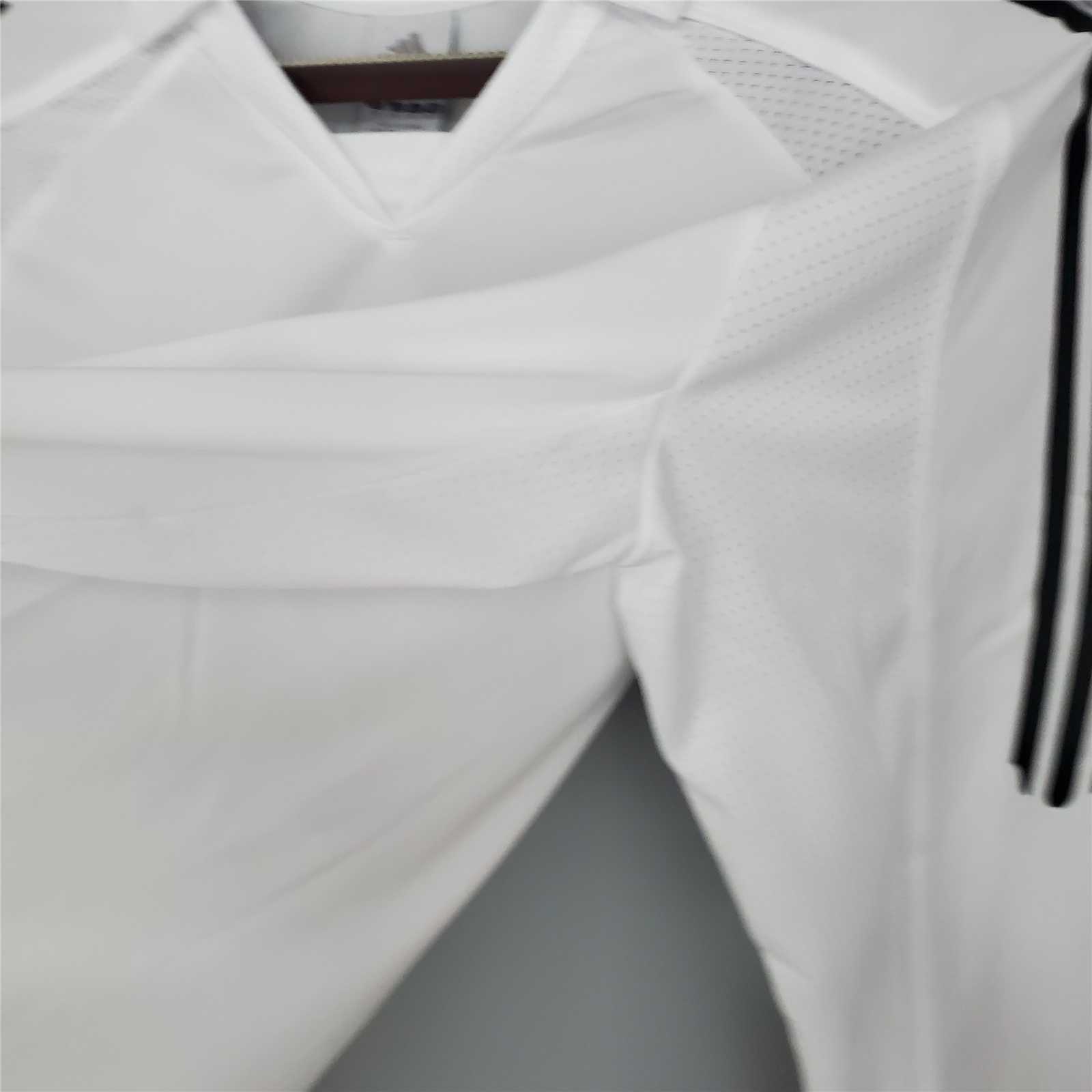 Real Madrid 2005/06 Home Retro Jersey (Long Sleeve) - Image 4