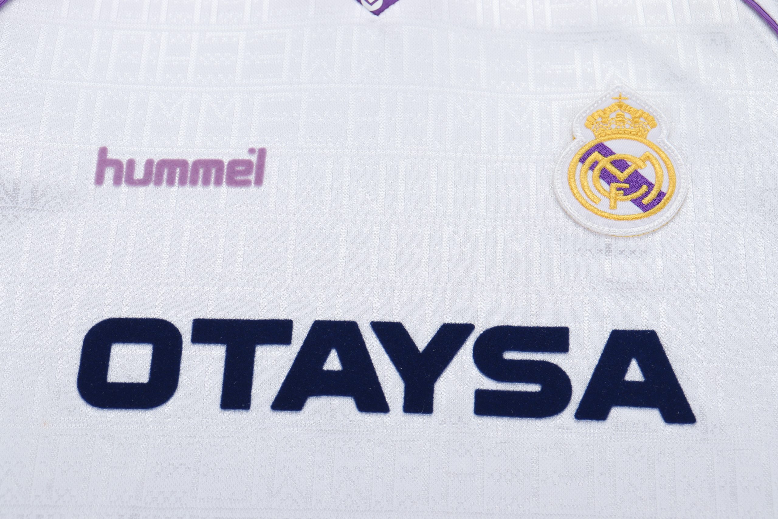 Real Madrid 1990/92 Home Kids Kit - Image 5