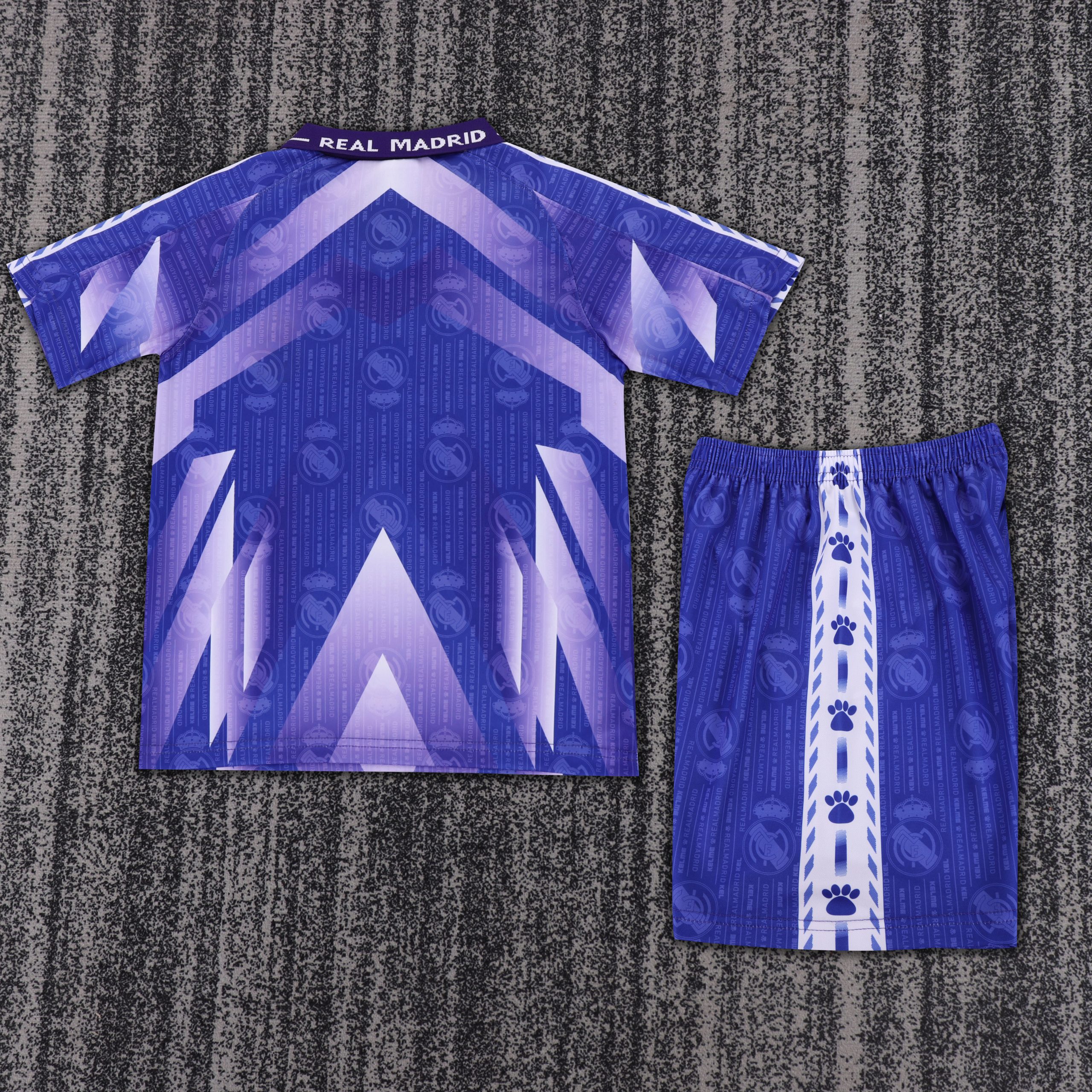 Real Madrid 1996/97 Away Kids Kit - Image 2