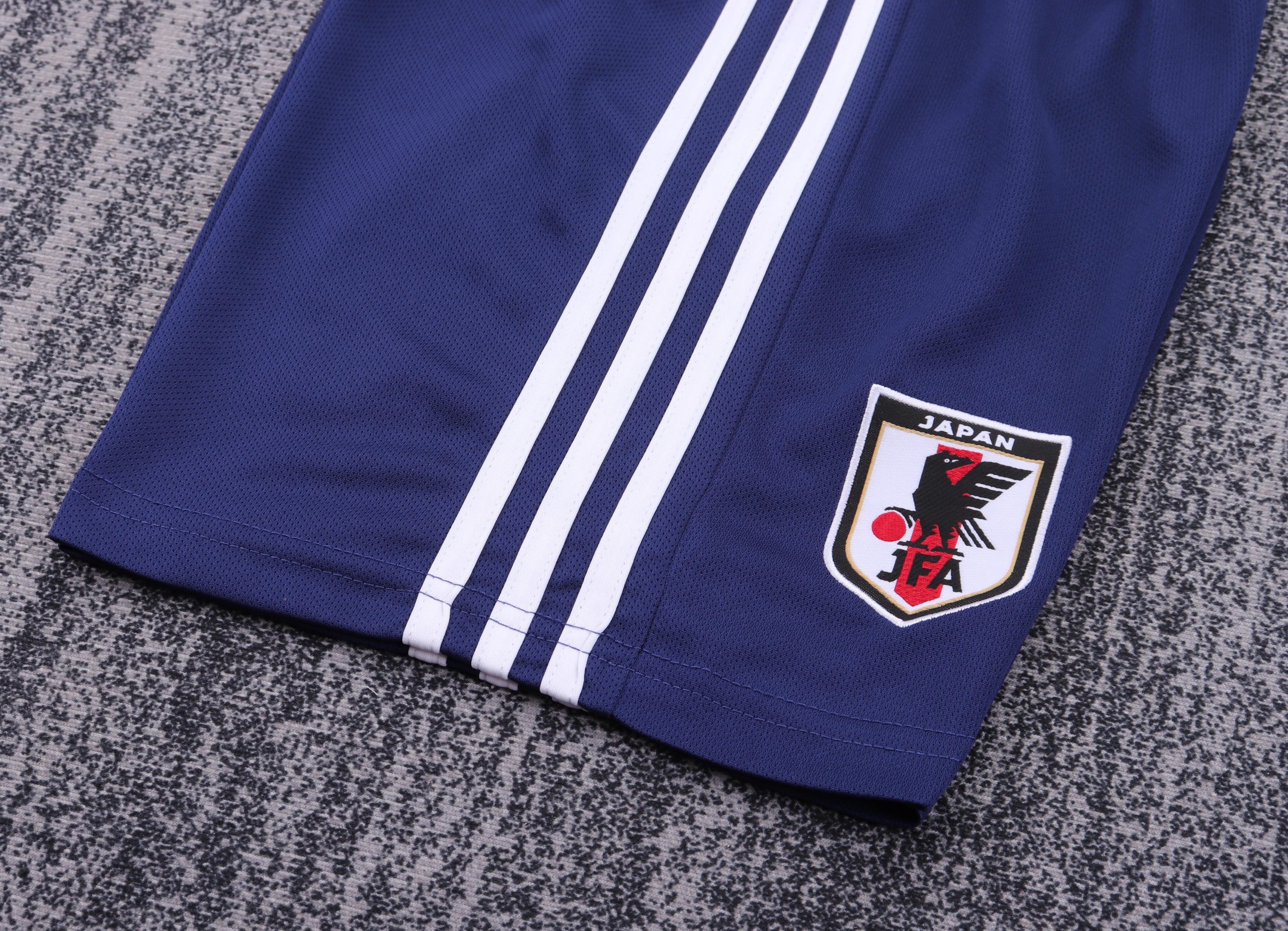 Japan 2018 World Cup Home Kids Kit - Image 4