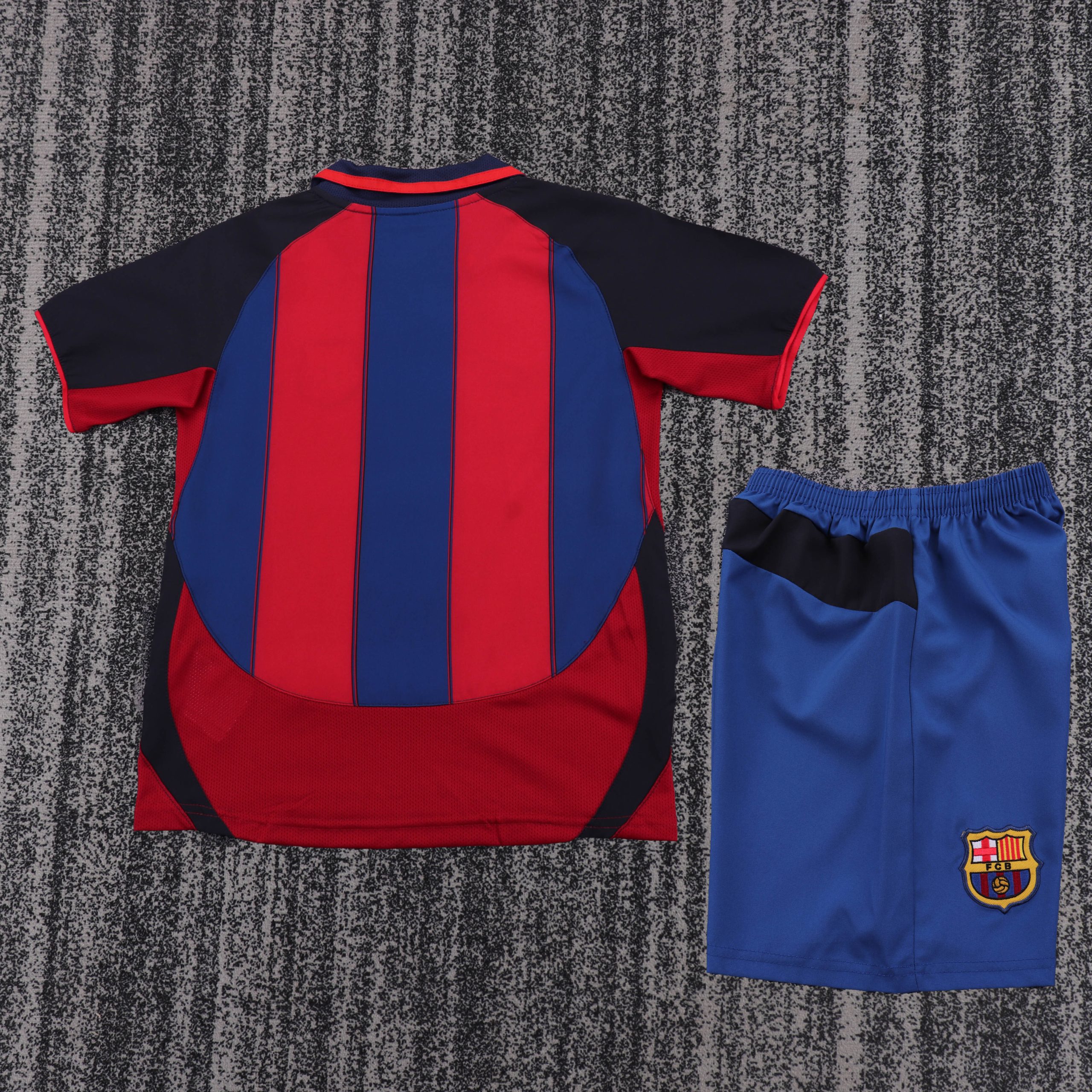 Barcelona 2003/04 Home Kids Kit - Image 2
