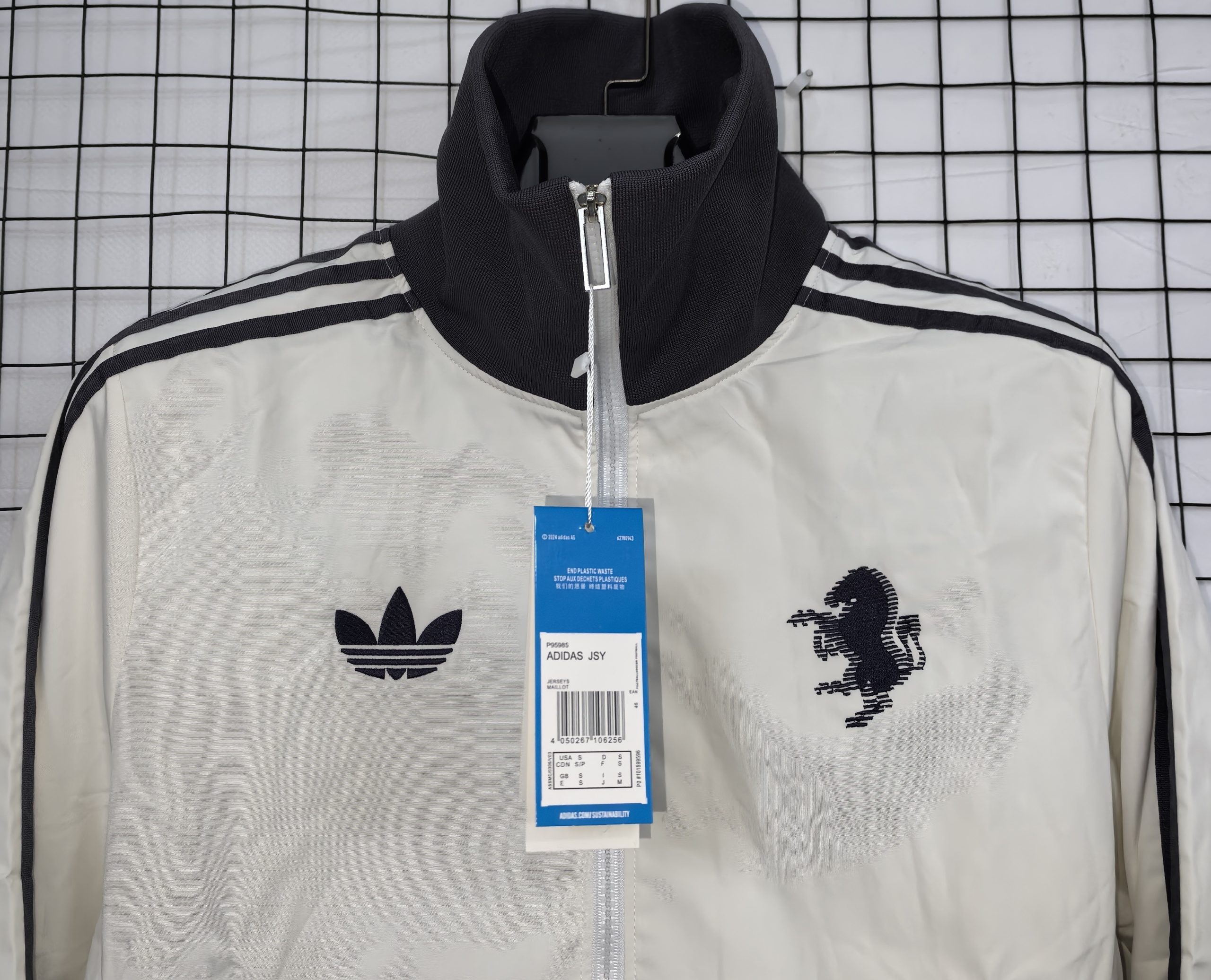 Juventus 2024/25 Retro Windbreaker - Image 4