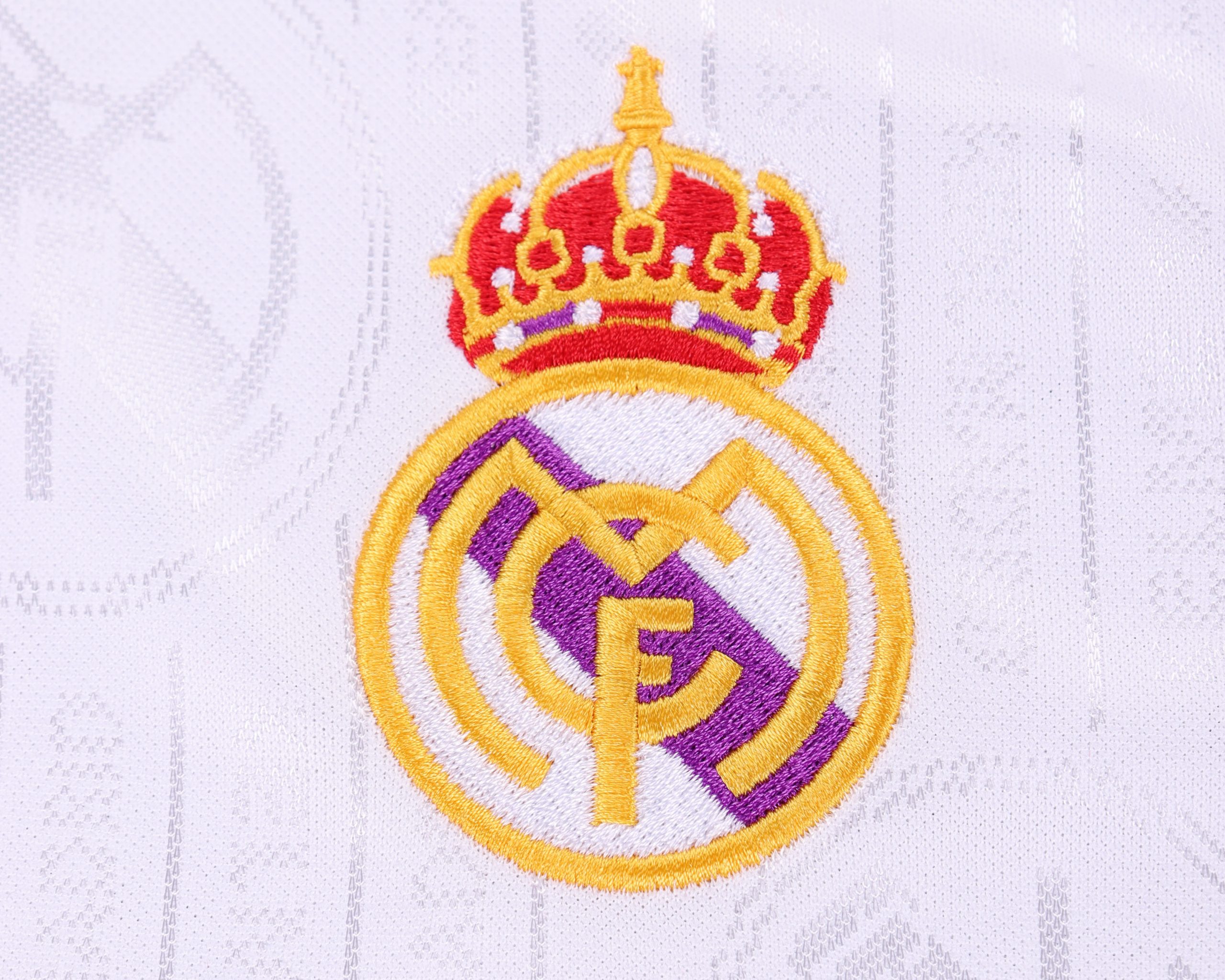 Real Madrid 1996/97 Home Kids Kit - Image 3
