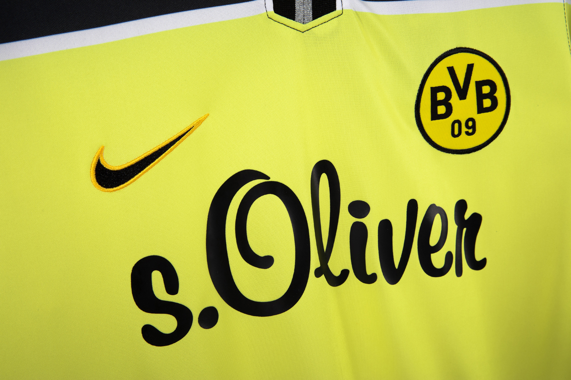 Borussia Dortmund 1997/98 Home Retro Jersey (Fan Version) - Image 4
