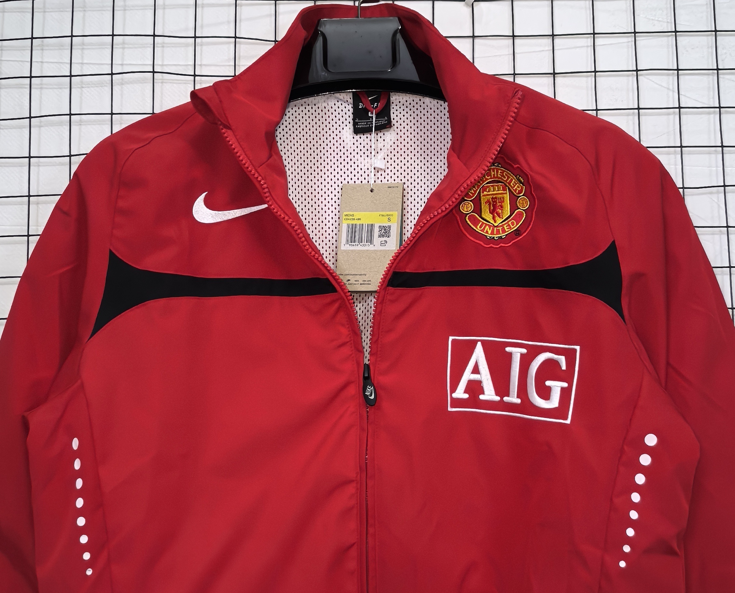Manchester United 2010/11 Retro Windbreaker - Image 3