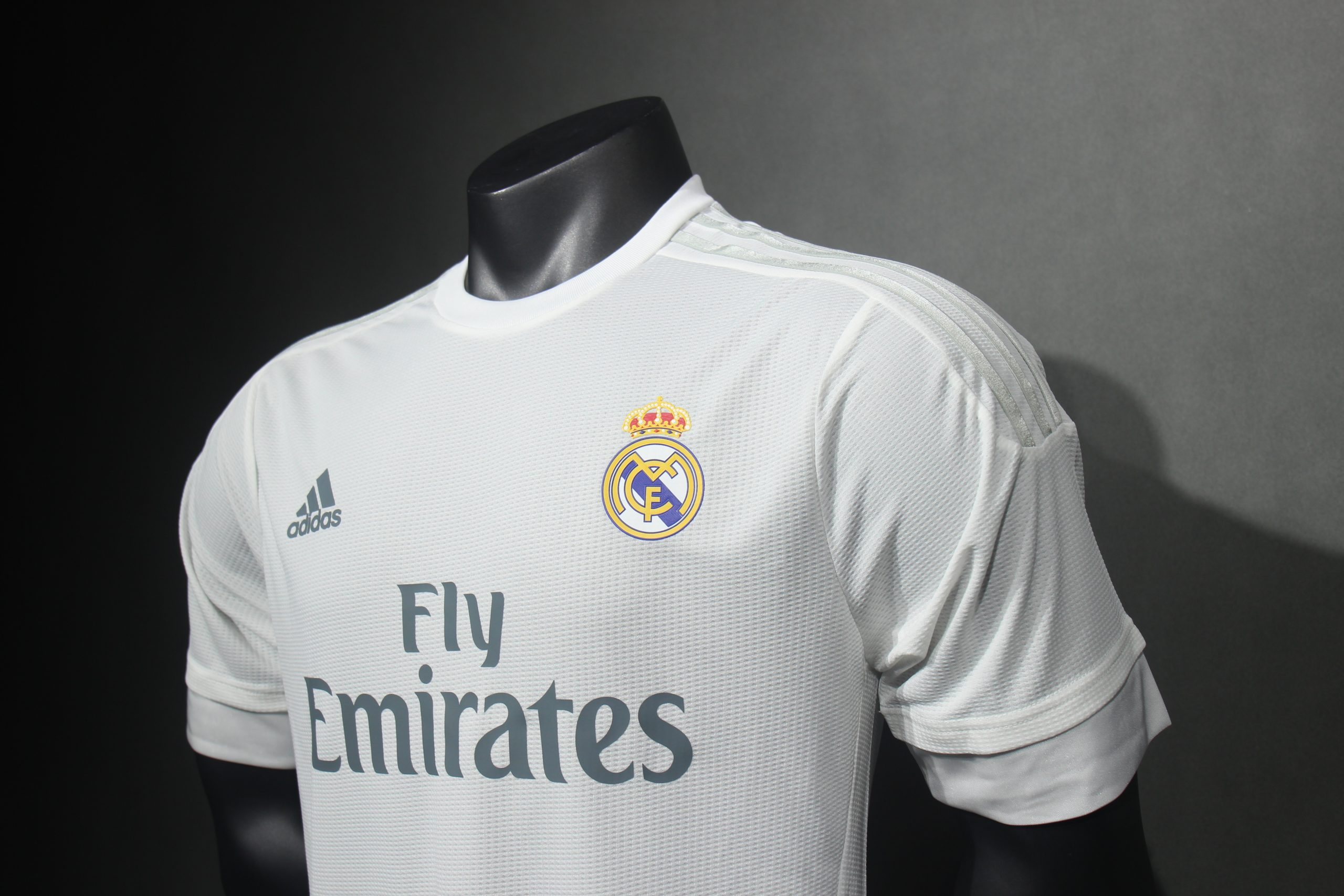 Real Madrid 2015/16 Home Retro Jersey (Player Version) - Image 4