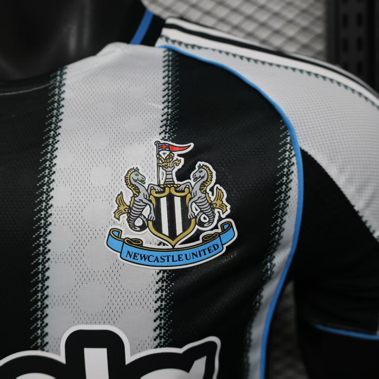 Newcastle United 2025/26 Home Jersey (Player Version) - Image 5