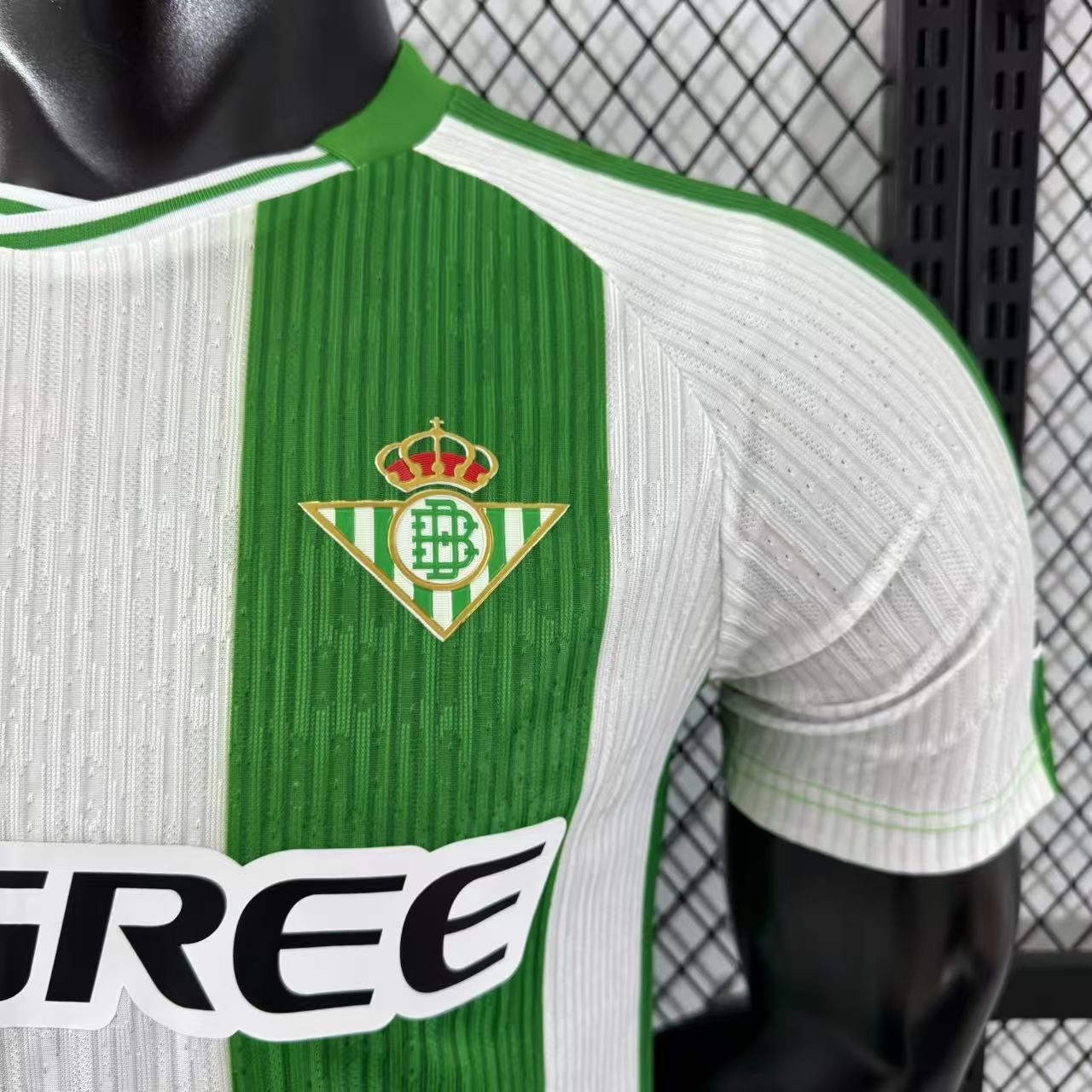 Real Betis 2025/26 Home Jersey (Player Version) - Image 4