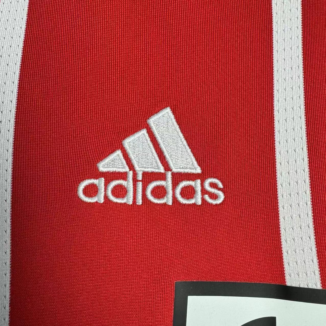Bayern Munich 2017/18 Home Retro Jersey (Fan Version) - Image 4