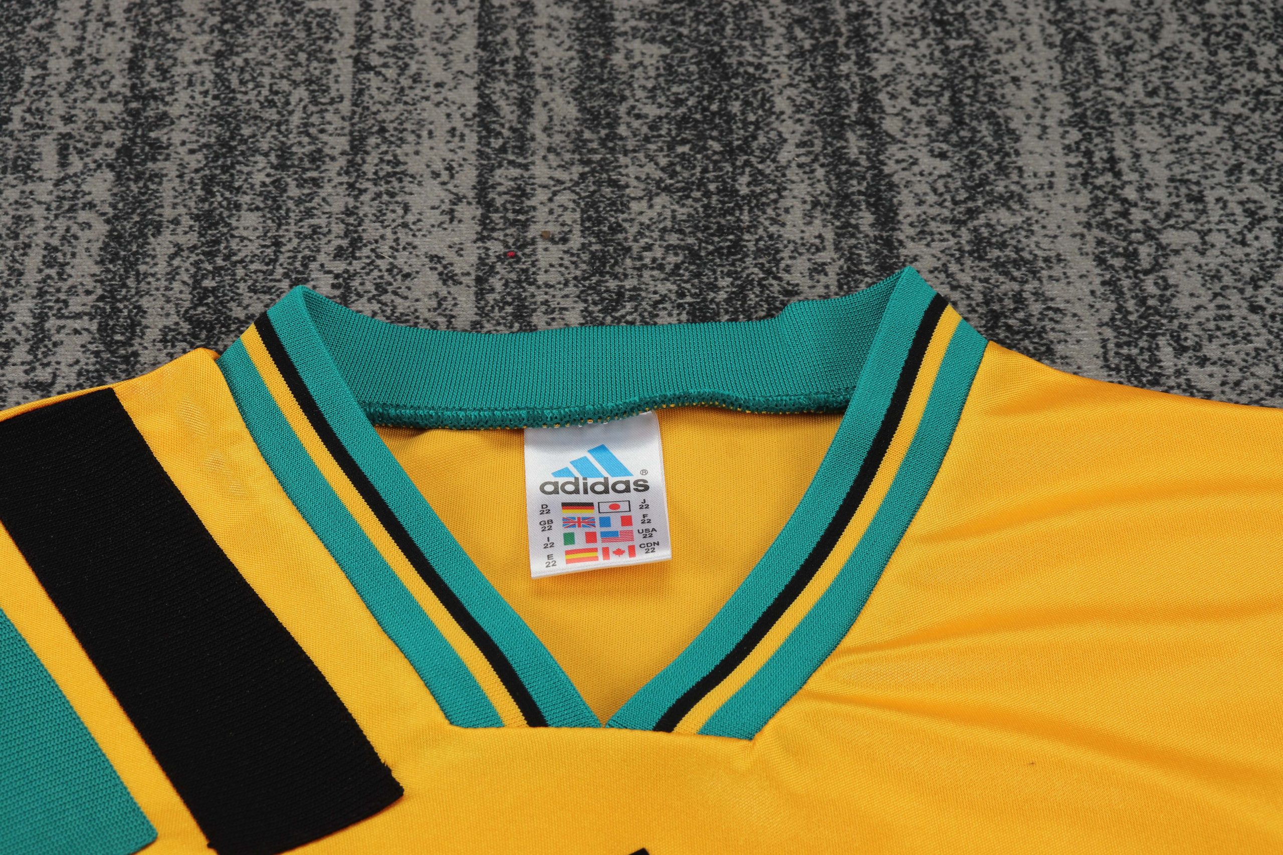 Bayern Munich 1993/95 Away Kids Kit - Image 3