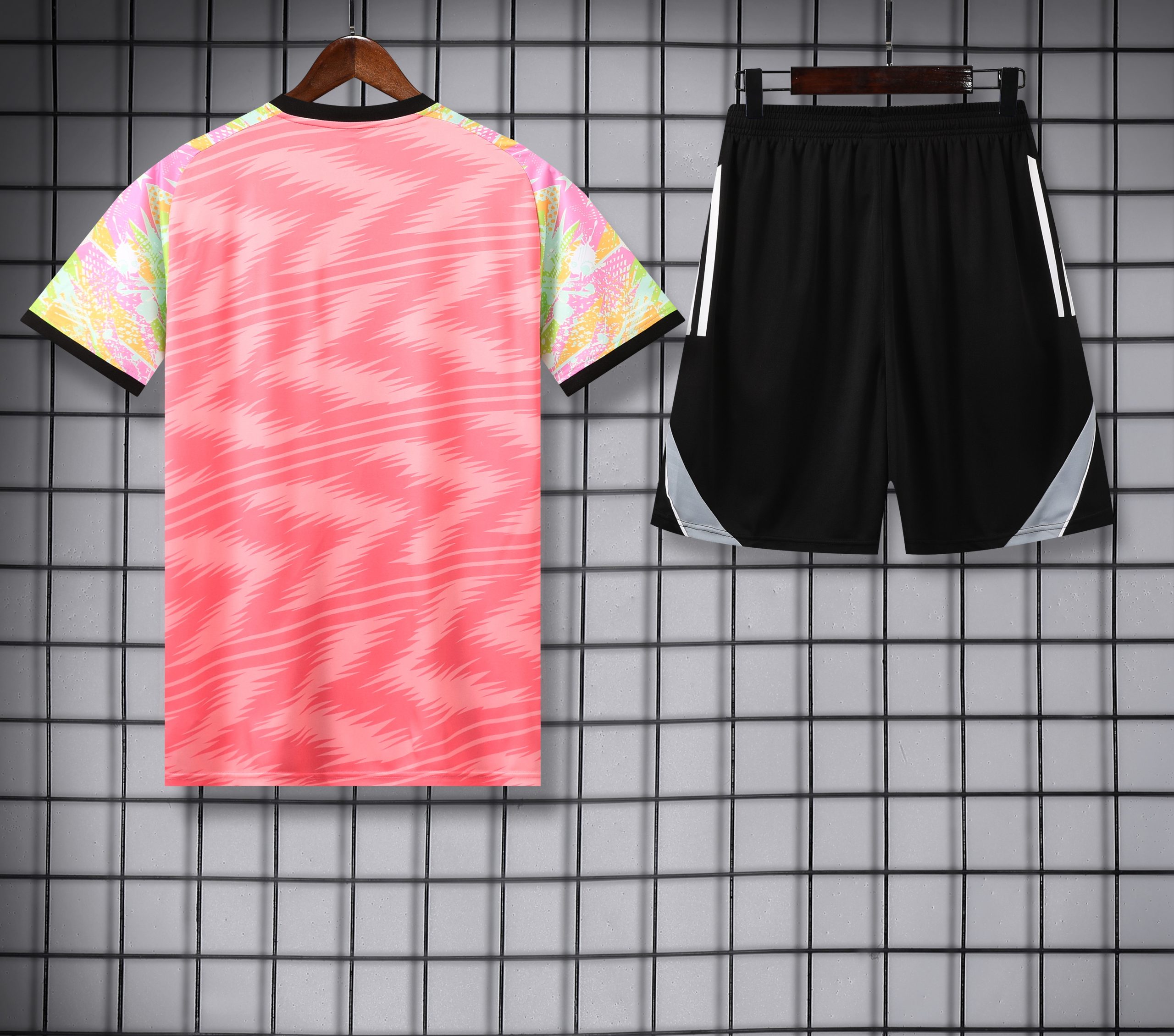 2025/26 Real Madrid Short Sleeve Training Suit - Image 2