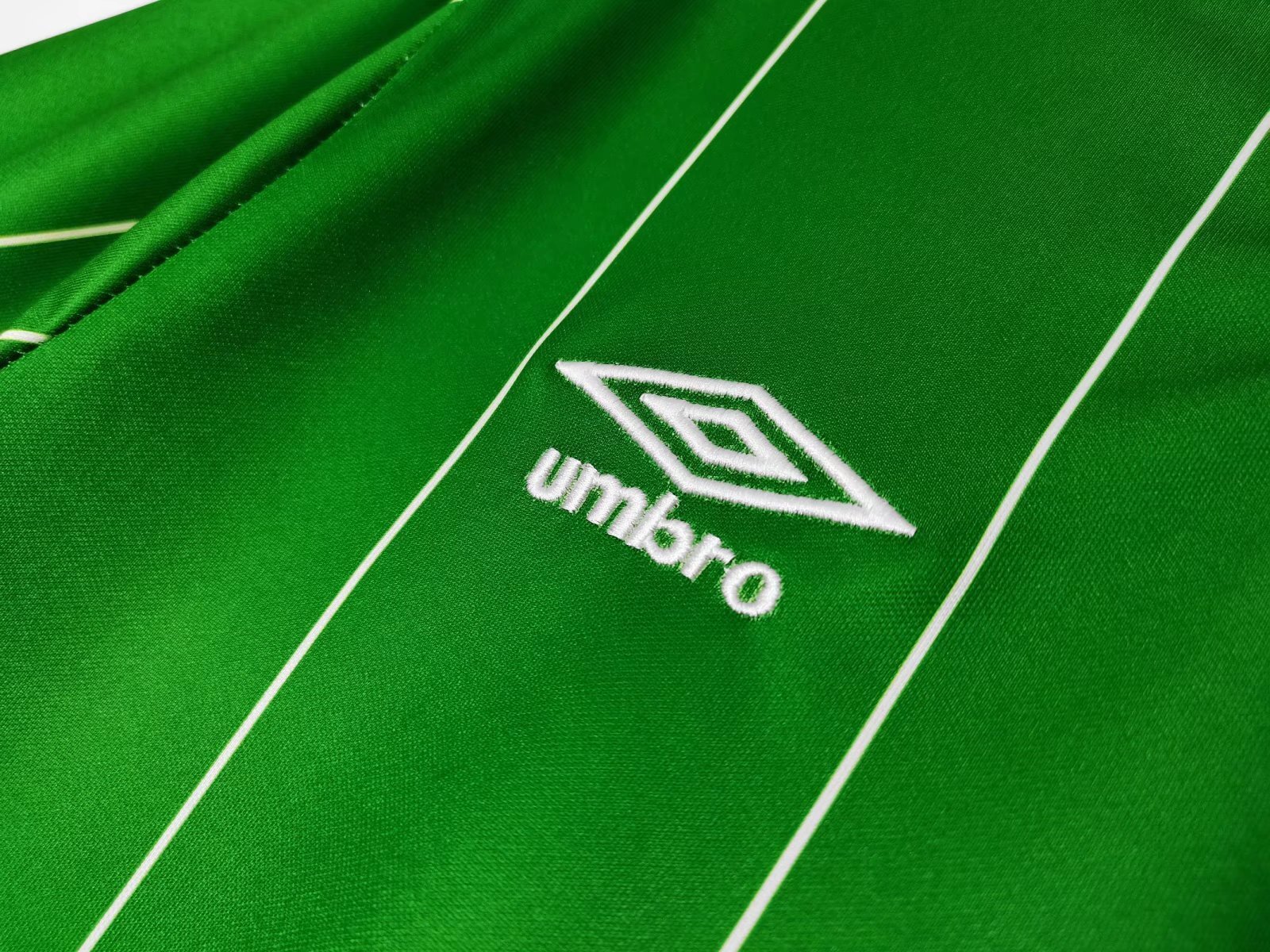 Celtic 1984/86 Away Retro Jersey - Image 3