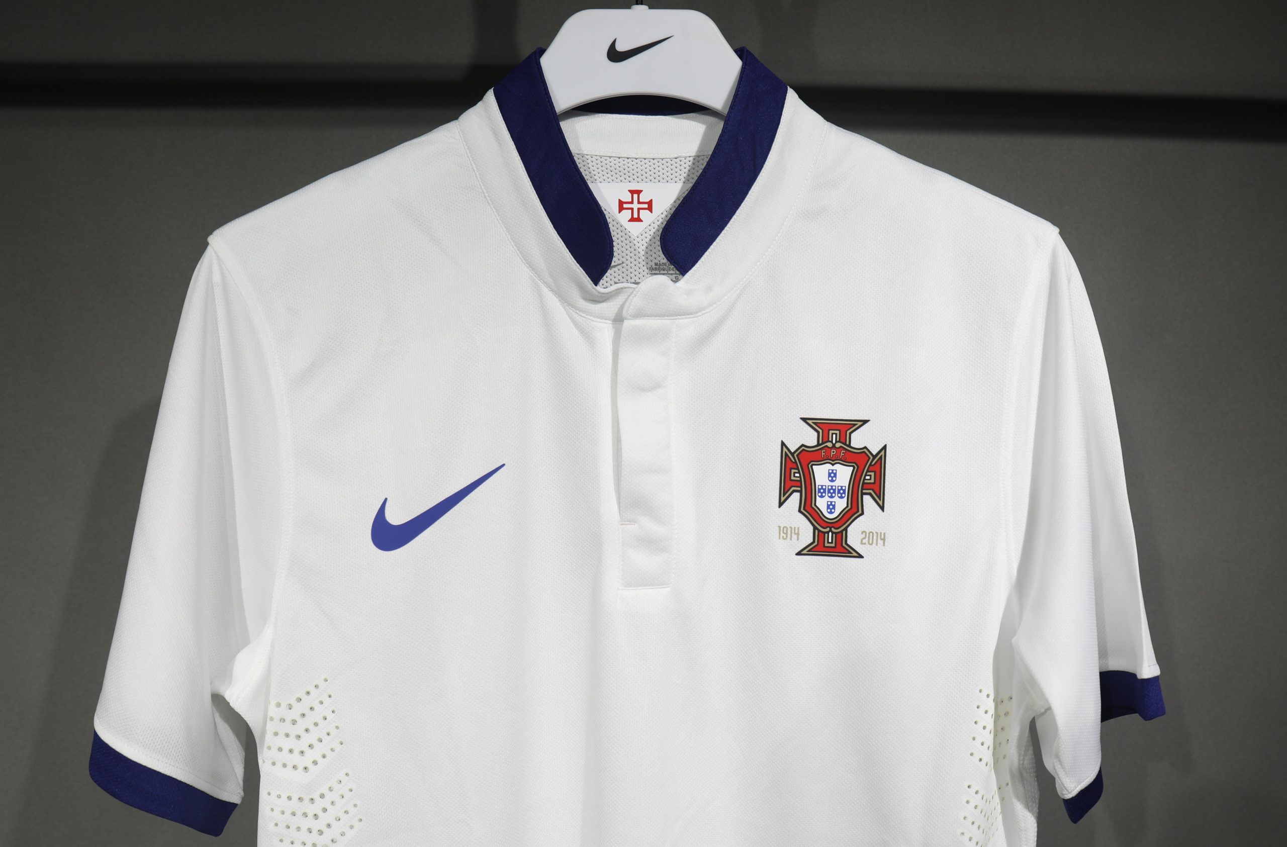 Portugal 2014 World Cup Away Retro Jersey (Player Version) - Image 5