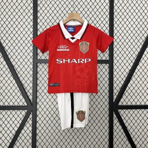 Manchester United 1999/00 Home Kids Kit