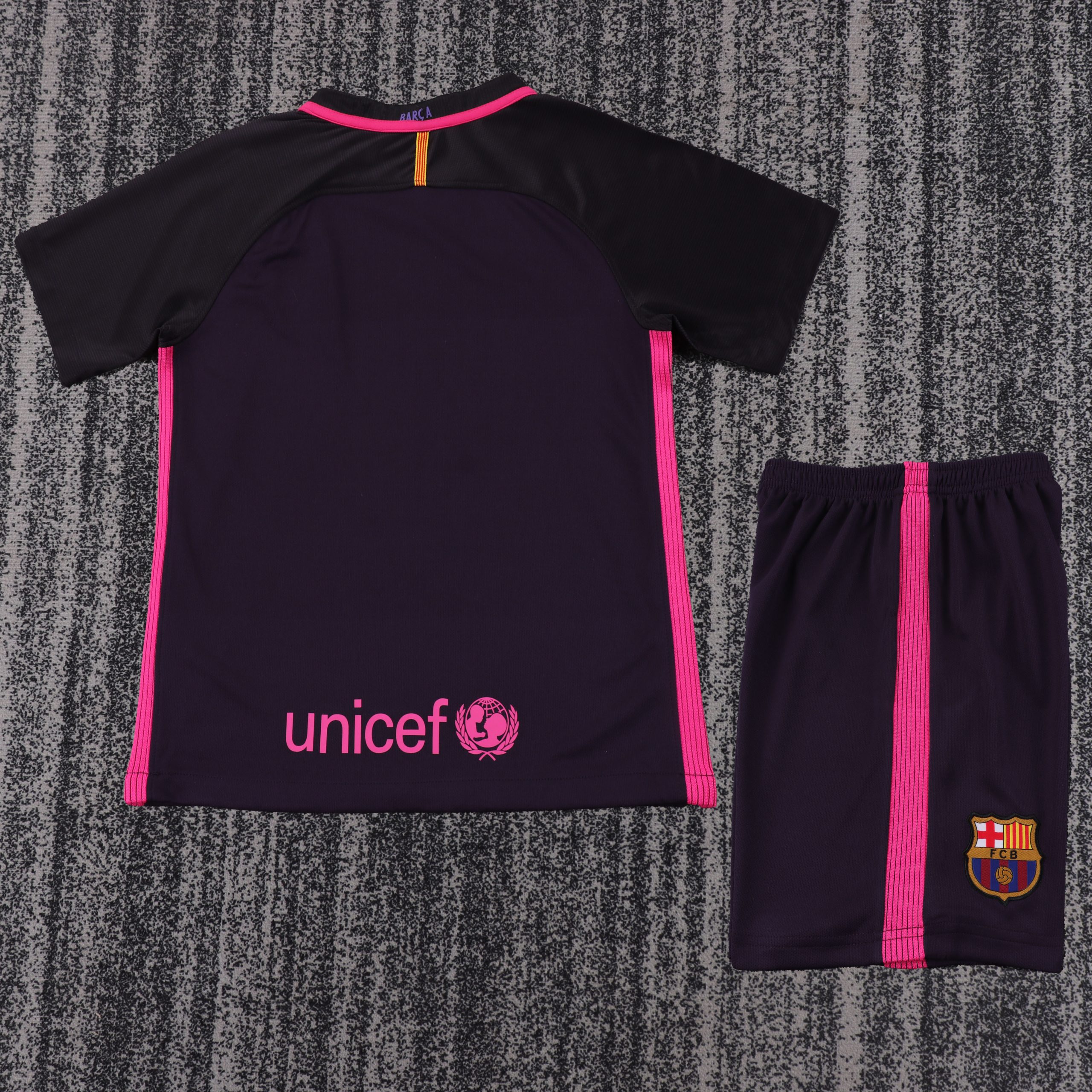 Barcelona 2016/17 Away Kids Kit - Image 2