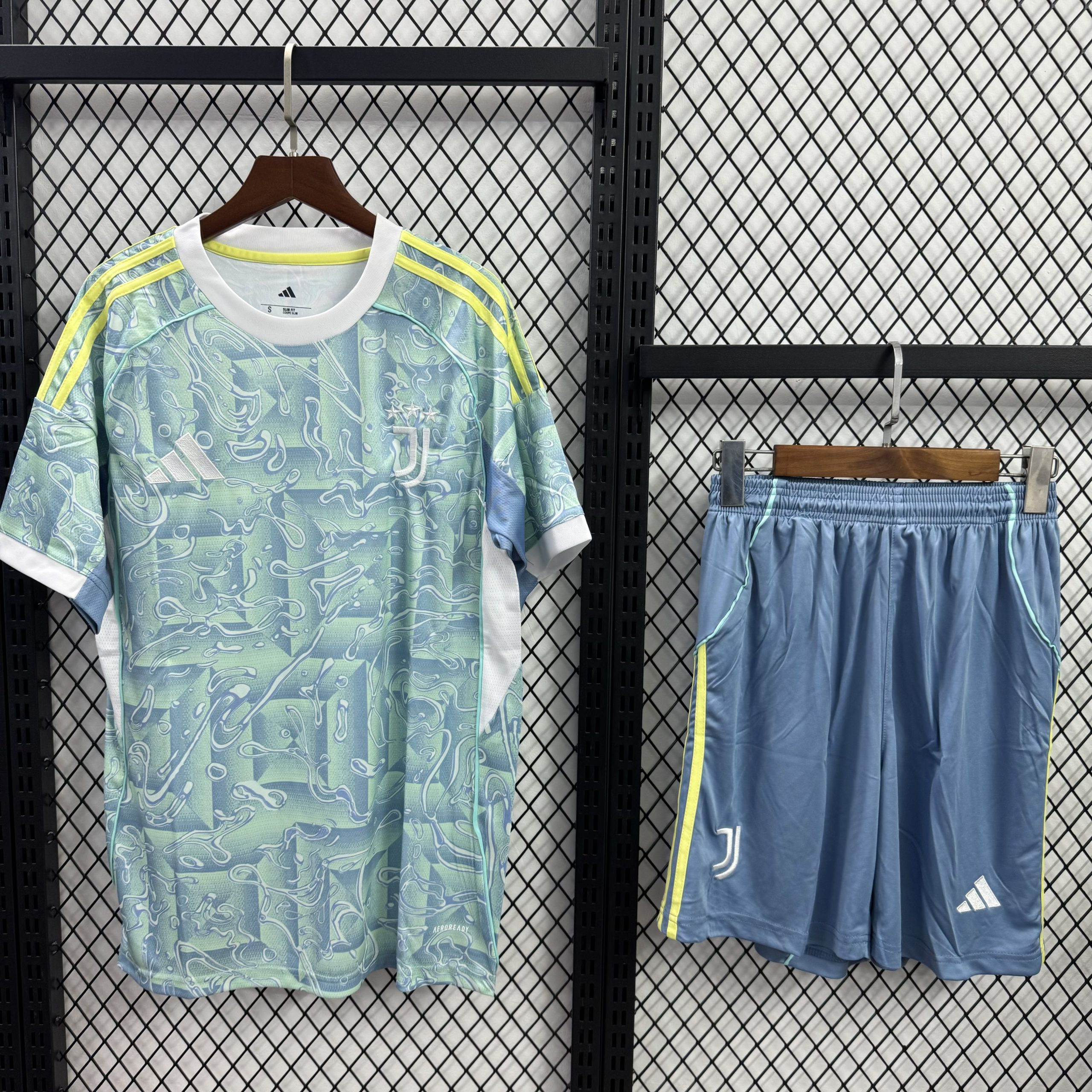 Juventus 2025/26 Away Kids Kit