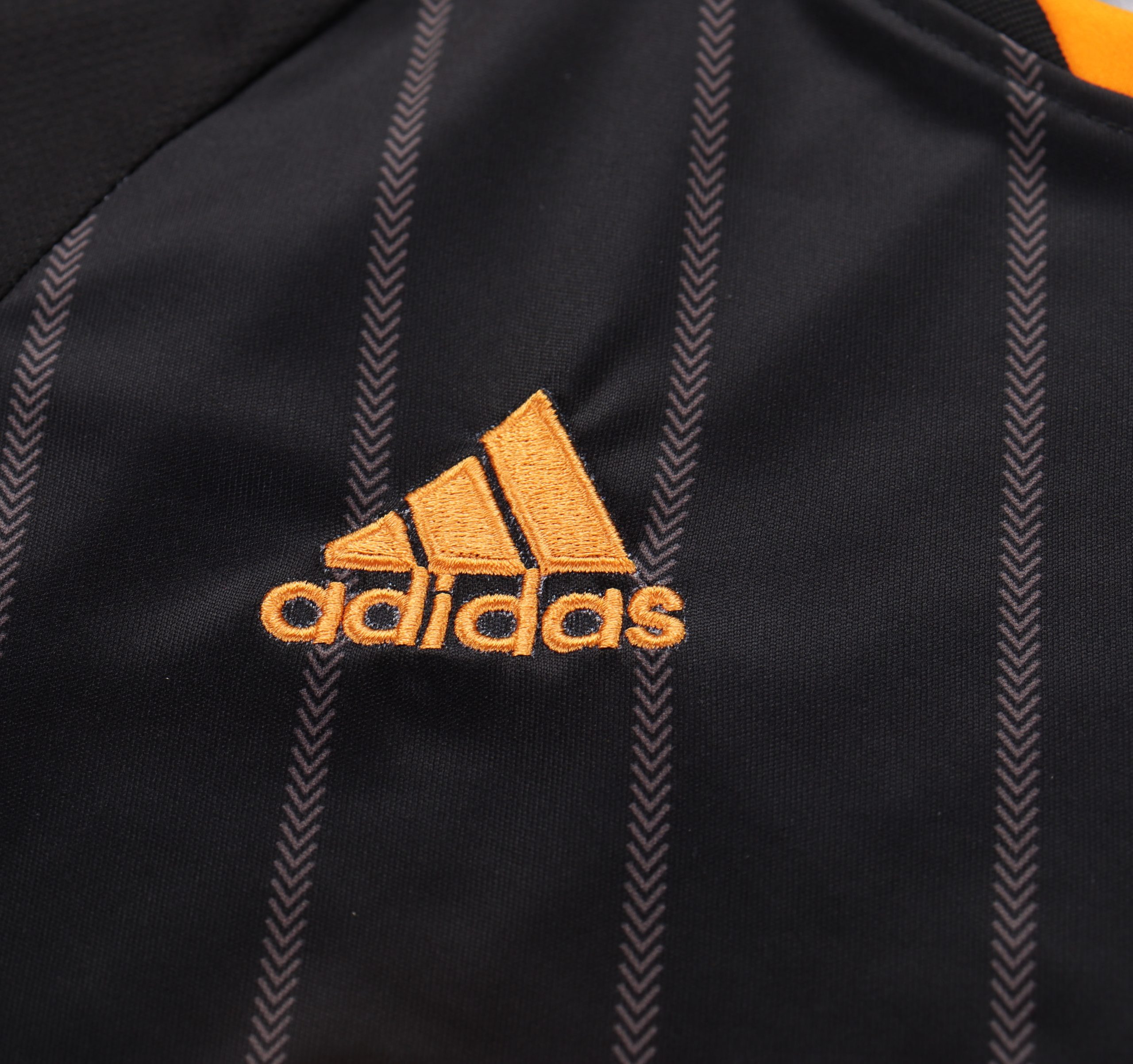 Chelsea 2010/11 Away Kids Kit - Image 4
