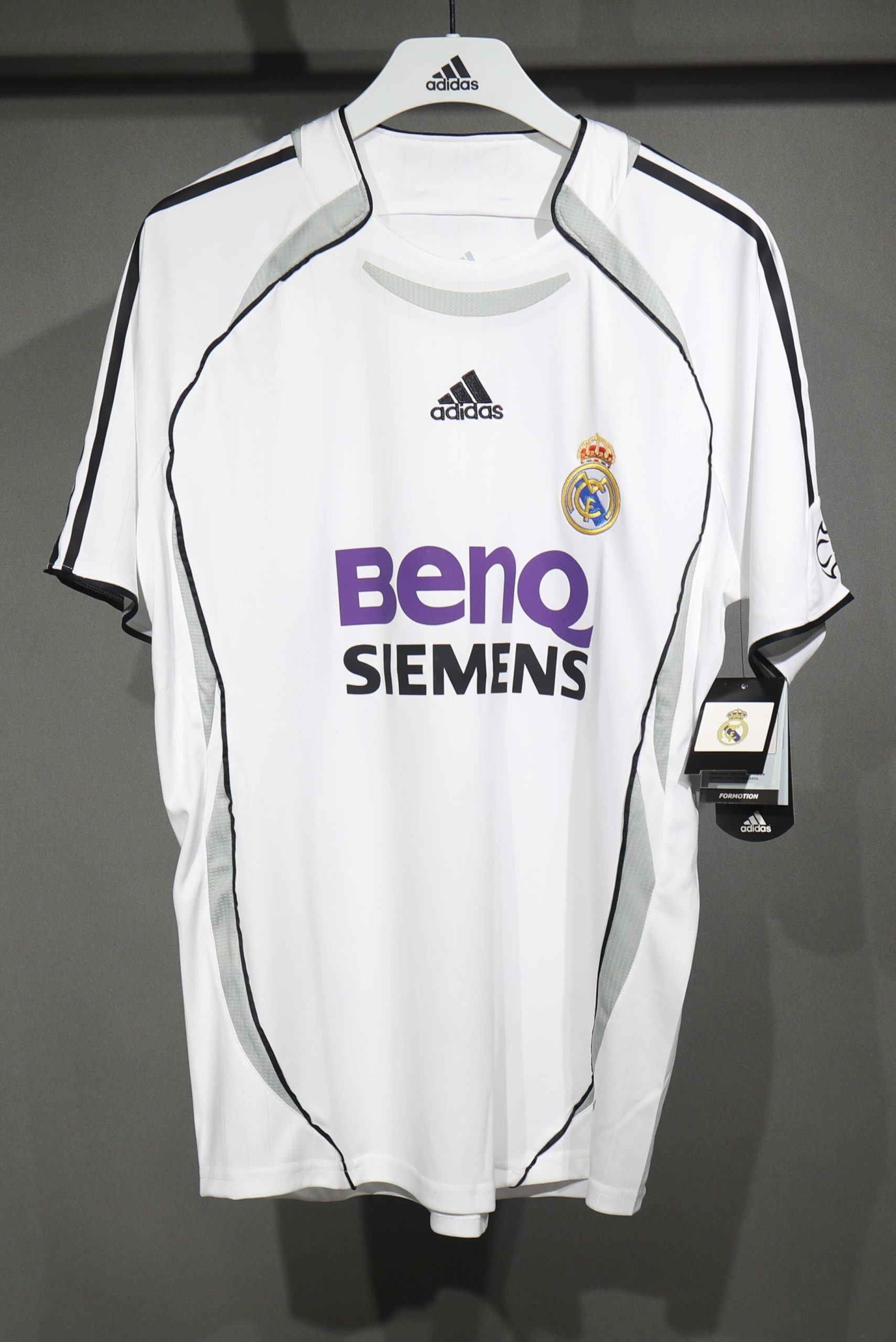 Real Madrid 2006/07 Home Retro Jersey (Player Version)