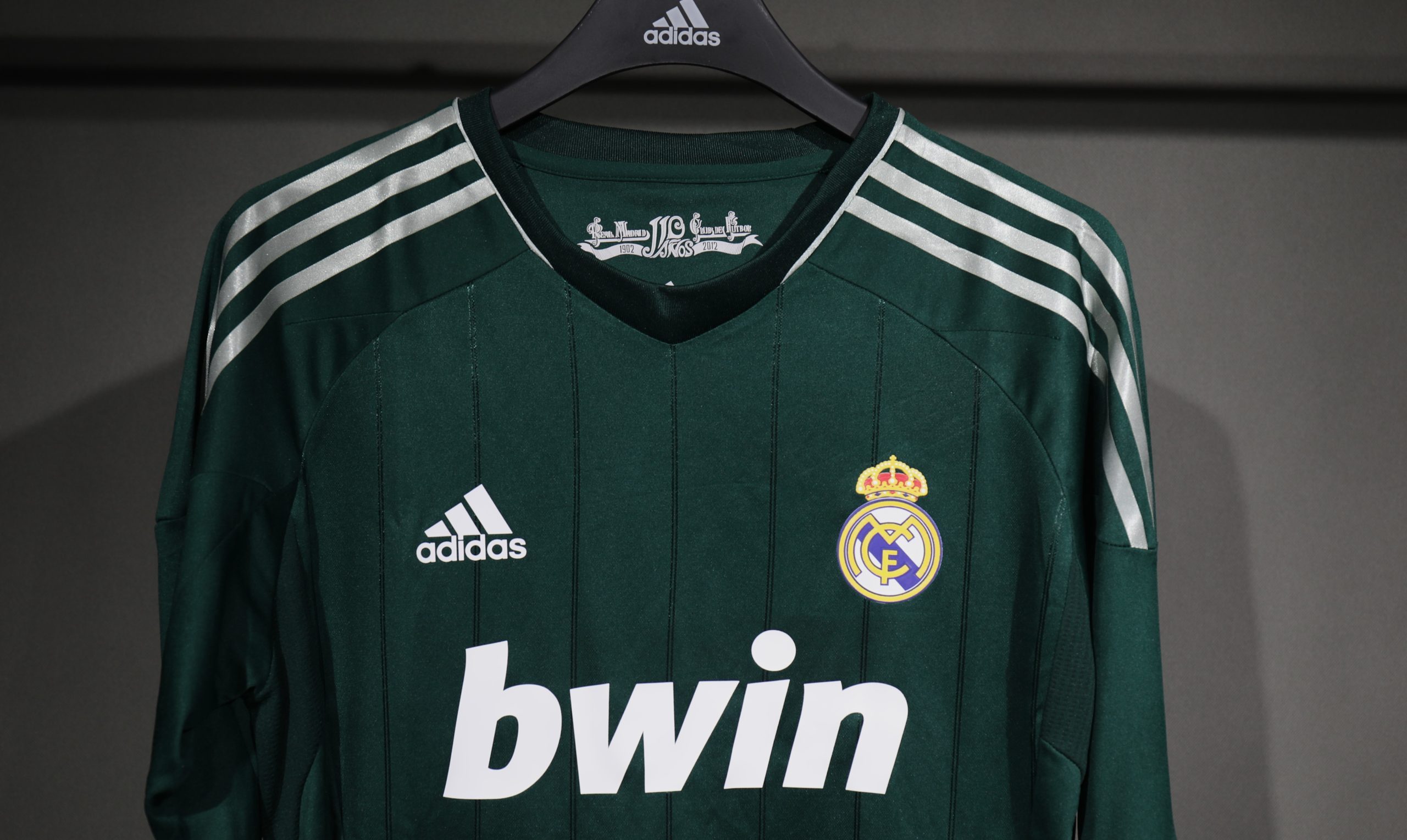 Real Madrid 2012/13 Third Retro Jersey (Player Version, Long Sleeve) - Image 4