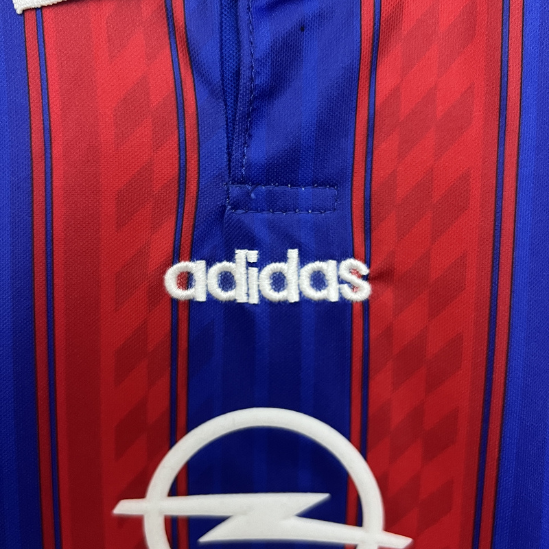 Bayern Munich 1995/97 Home Kids Kit - Image 2
