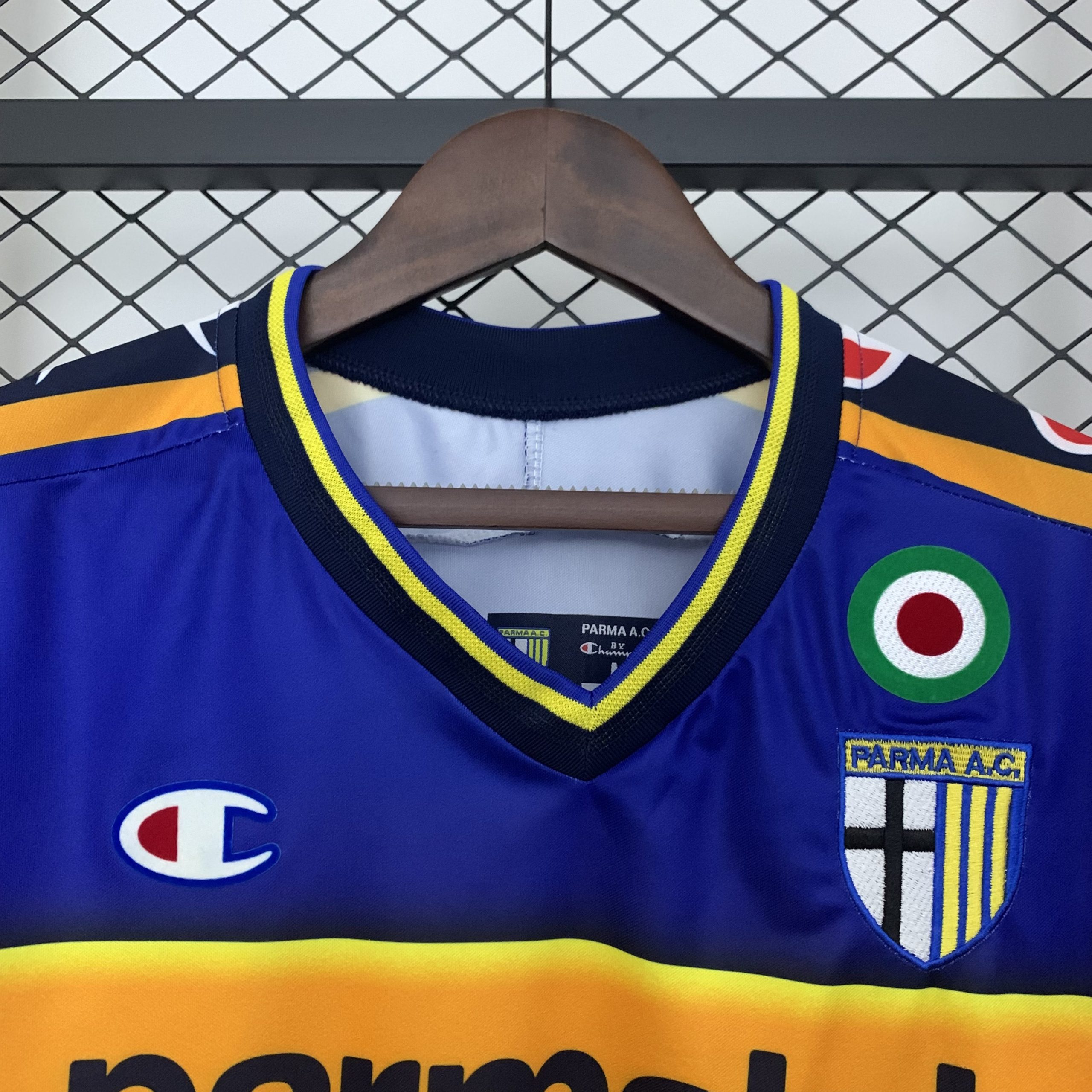 2002/03 Parma Calcio Home Retro Jersey Fan Version - Image 4