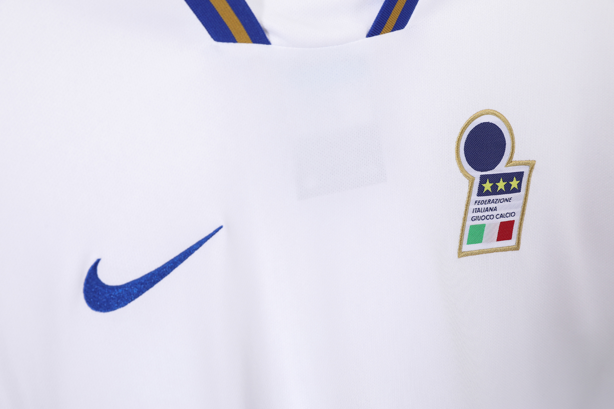 Italy 1996 Euro Away Retro Jersey (Fan Version) - Image 3