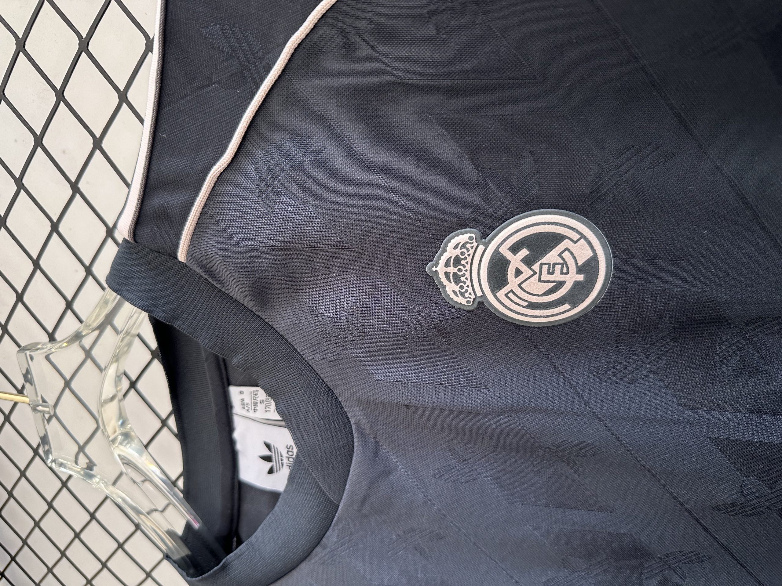 Real Madrid 2024/25 Special Edition Retro Jersey (Fan Version, Long Sleeve) - Image 2