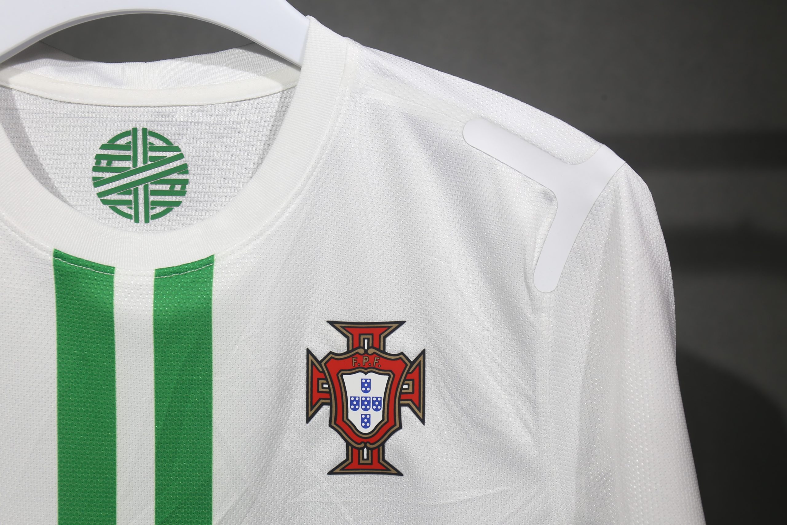 Portugal 2012 Euro Away Retro Jersey (Player Version, Long Sleeve) - Image 5