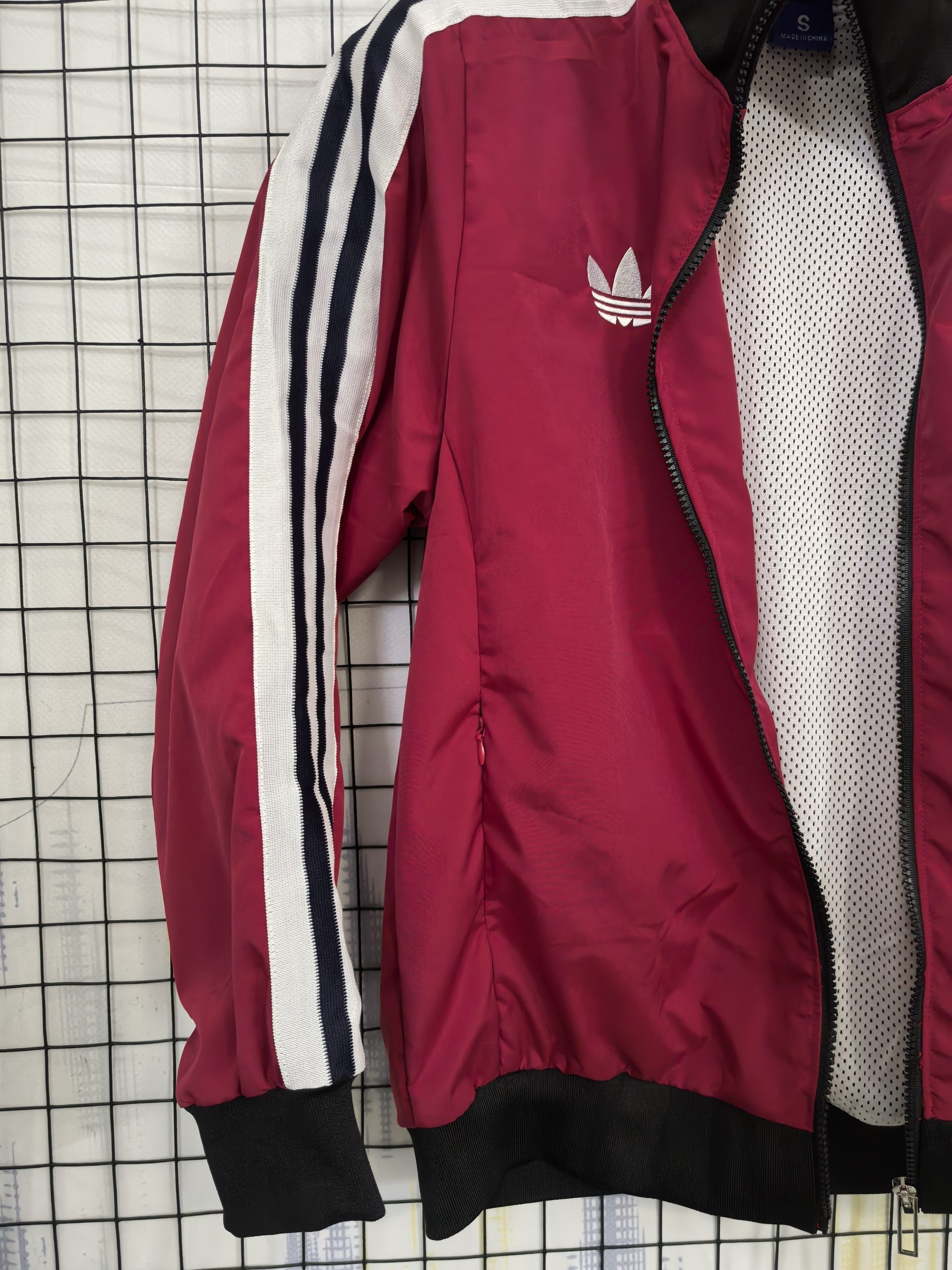 Manchester United 2024/25 Retro Windbreaker - Image 4