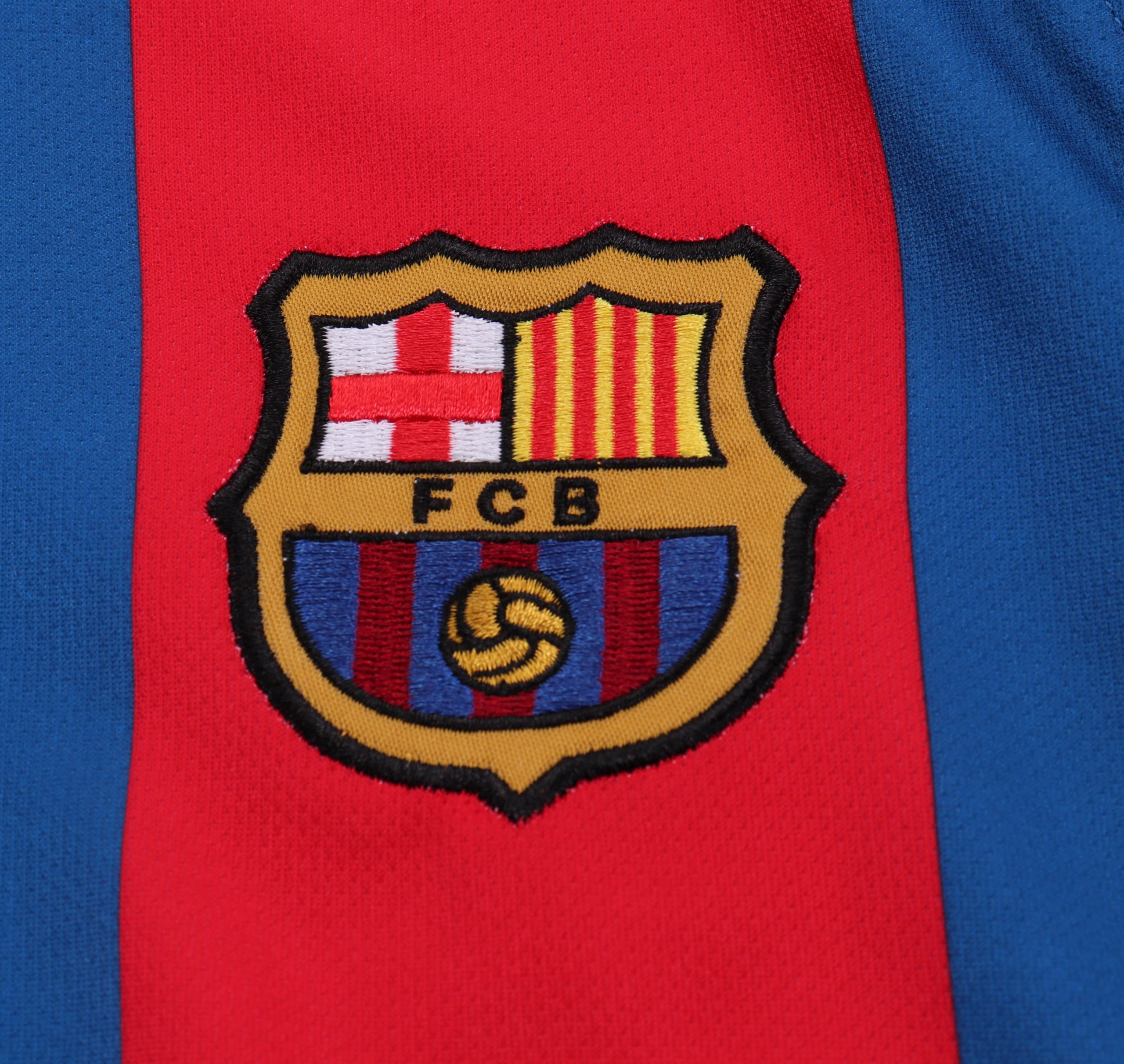 Barcelona 2004/05 Home Kids Kit - Image 5