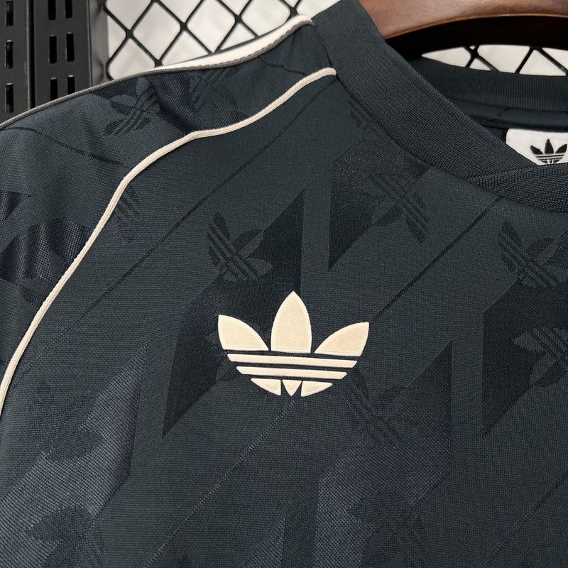 Real Madrid 2024/25 Special Edition Retro Jersey (Fan Version) - Image 4