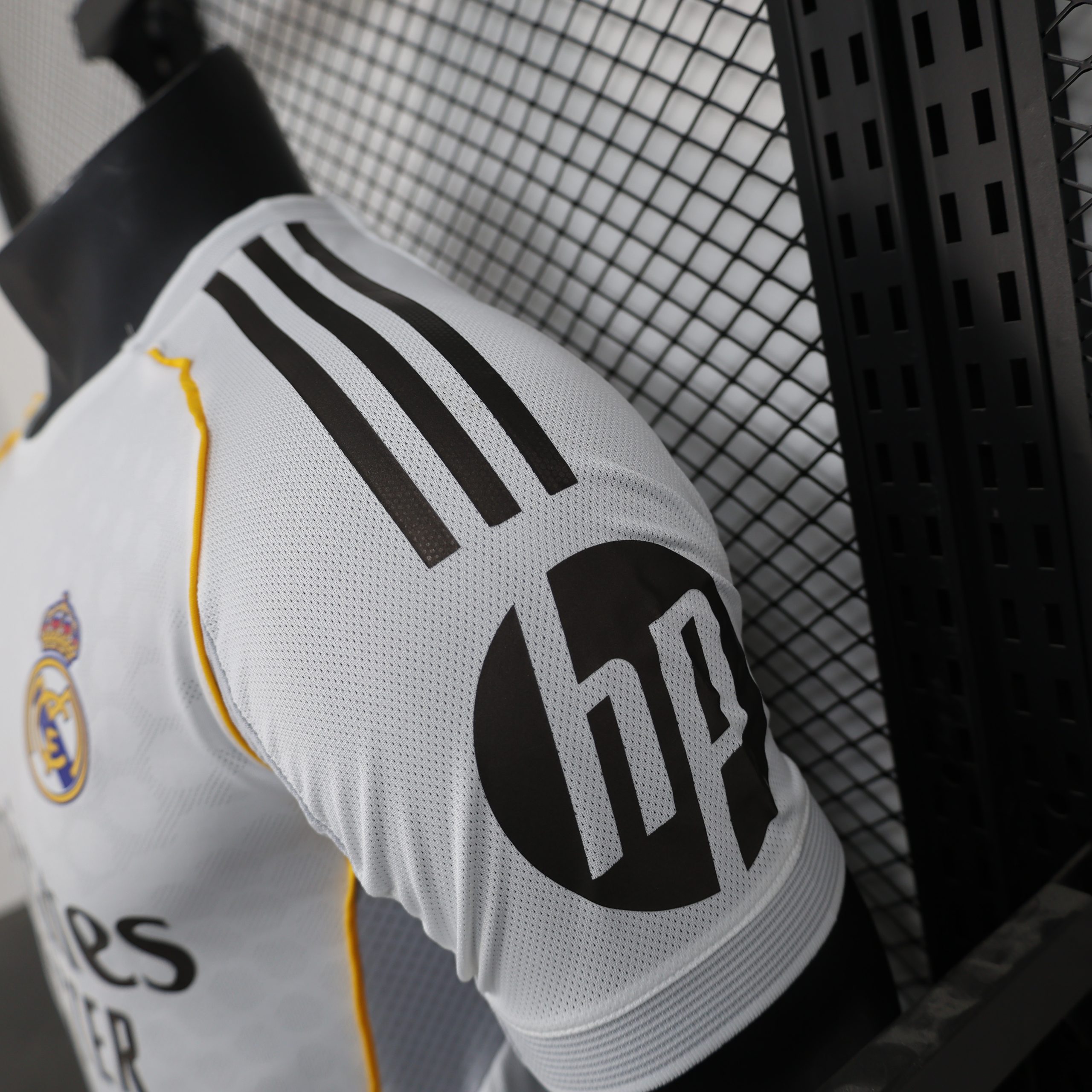 Real Madrid 2025/26 Home Jersey (Player Version) - Image 4