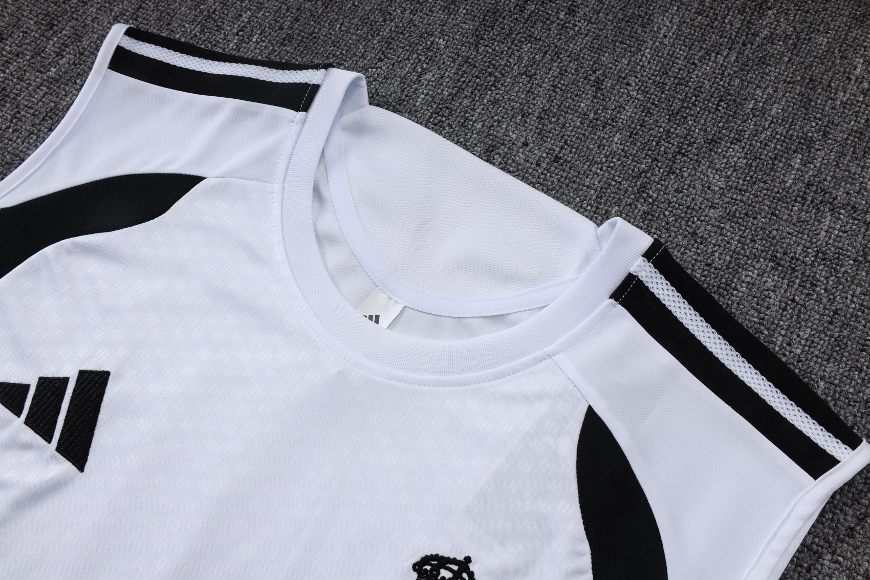 2026/27 Real Madrid Vest Suit - Image 3