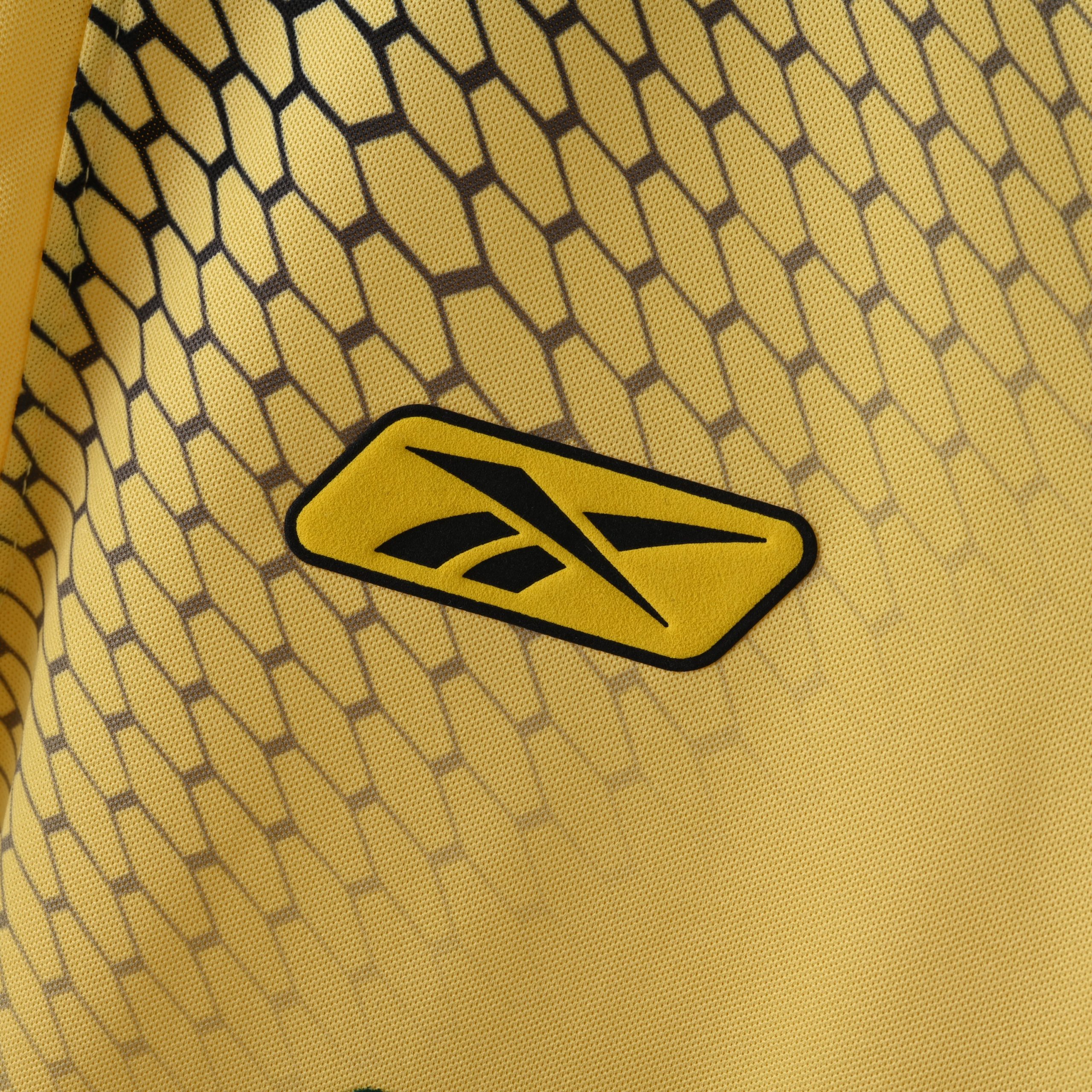 Liverpool 2004/05 Away Retro Jersey - Image 2