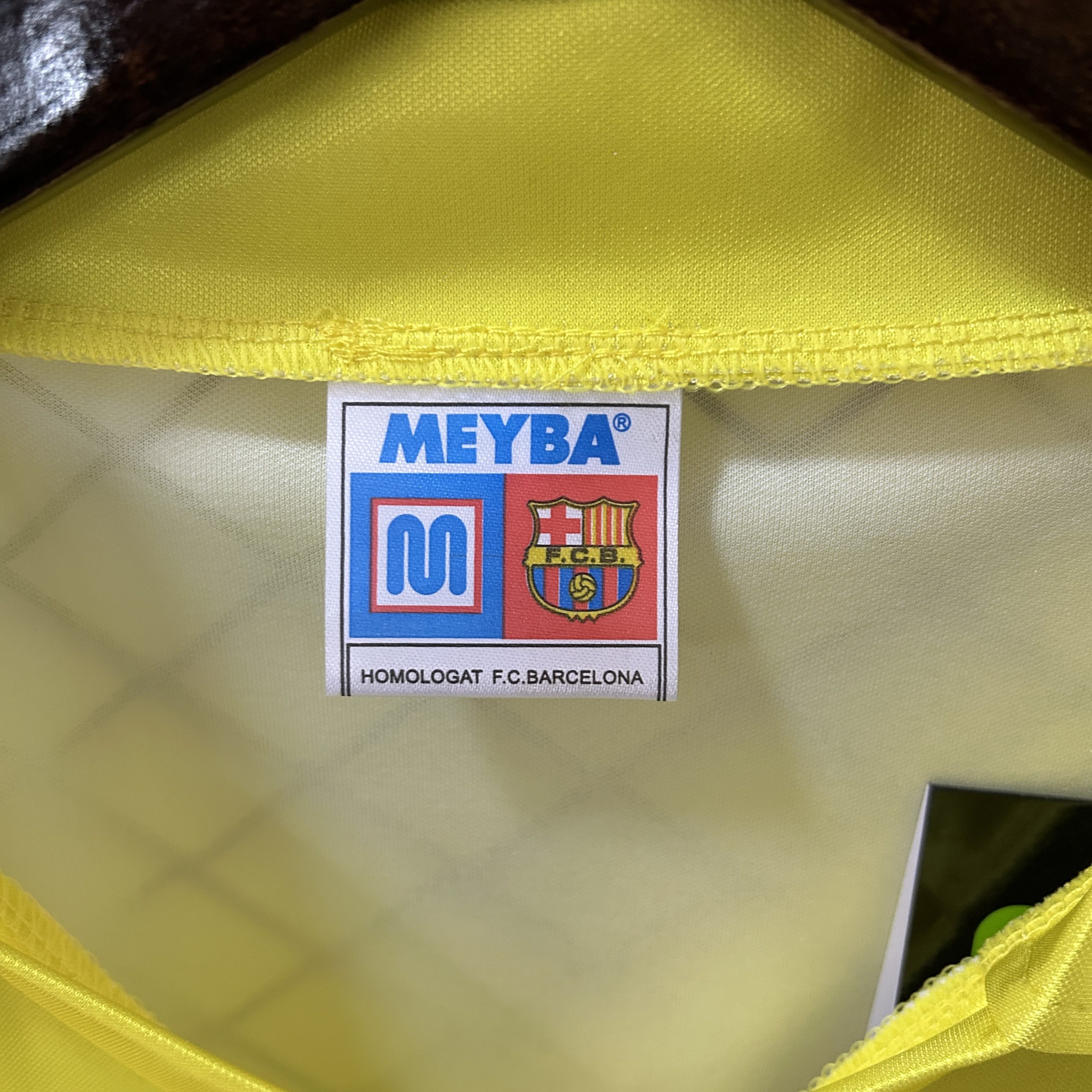 Barcelona 1982/84 Away Retro Jersey (Fan Version) - Image 4
