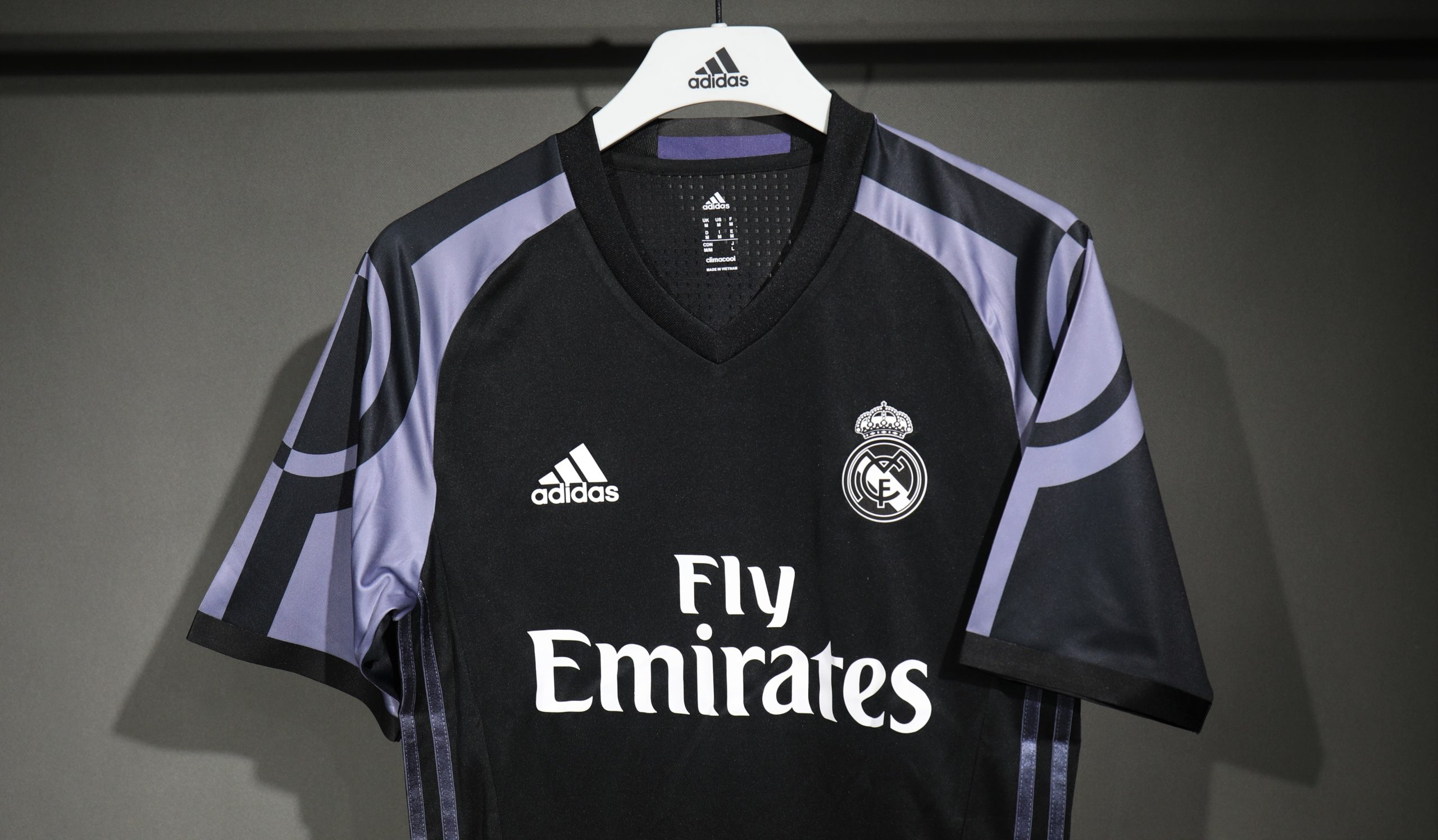 Real Madrid 2016/17 Third Retro Jersey (Player Version) - Image 3