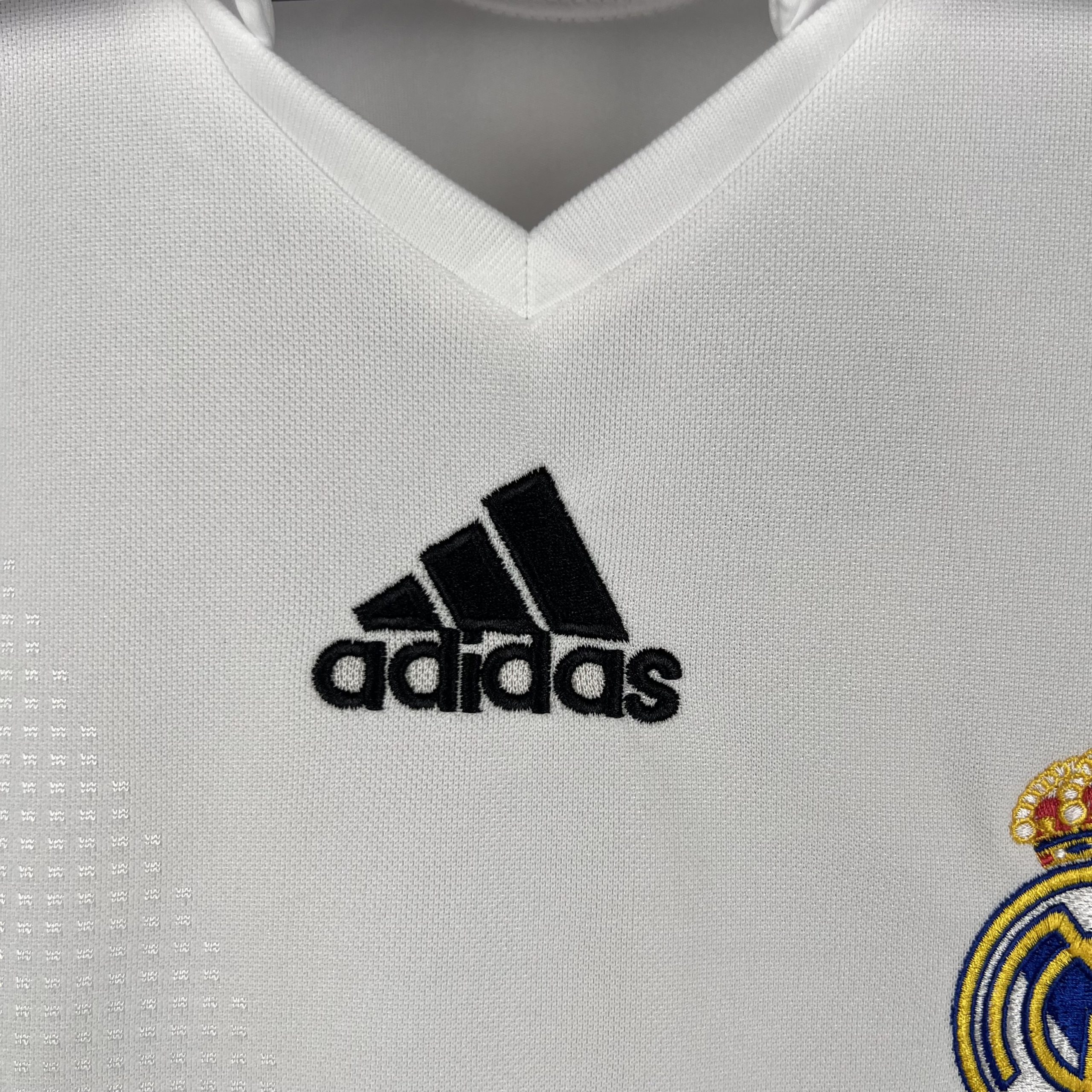 Real Madrid 2008/09 Home Retro Jersey - Image 4