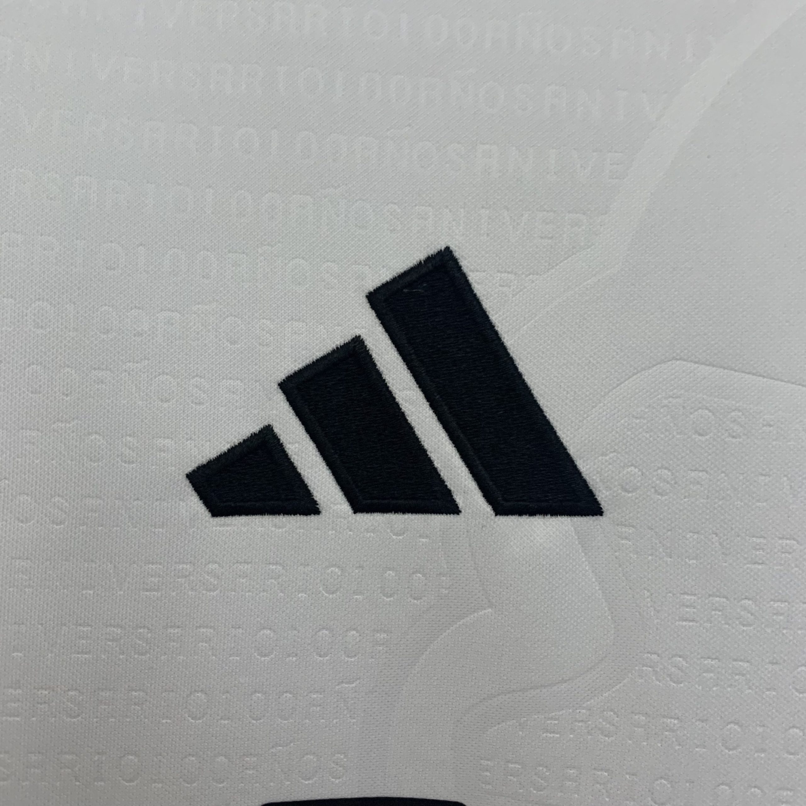 2025/26 Colo Colo Home Jersey Fan Version Long Sleeve - Image 3