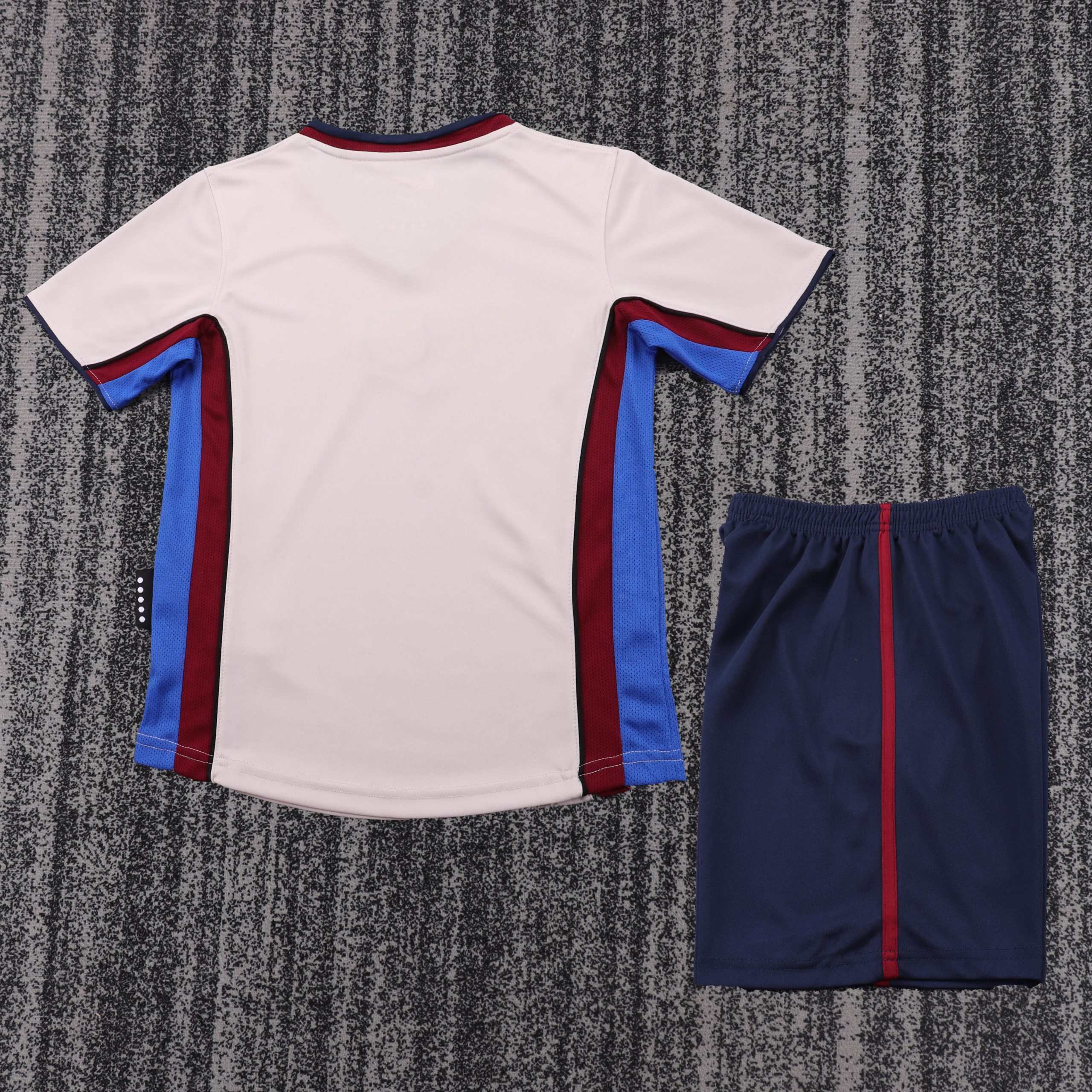 Barcelona 1998/99 Away Kids Kit - Image 2