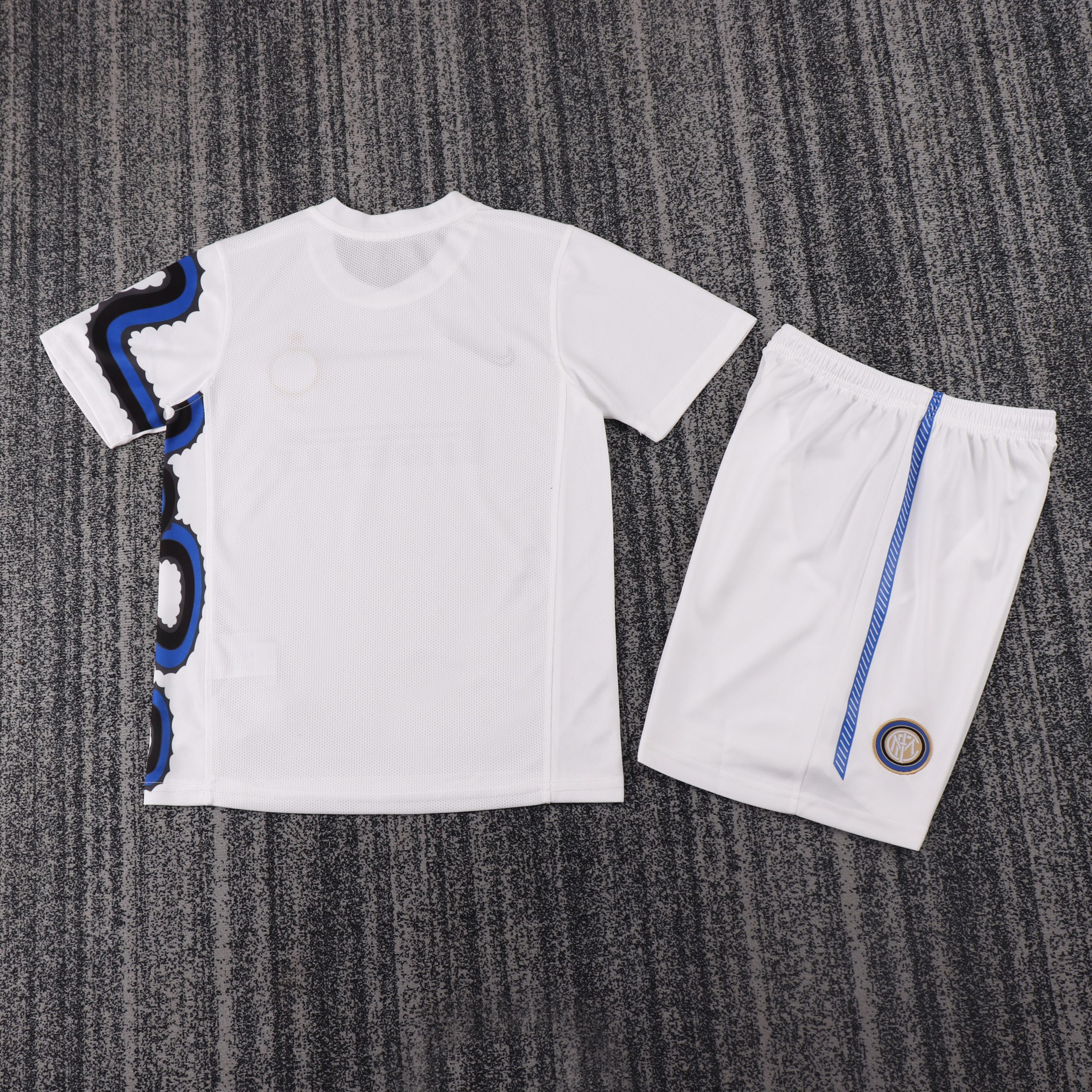 Inter Milan 2010/11 Away Kids Kit - Image 2