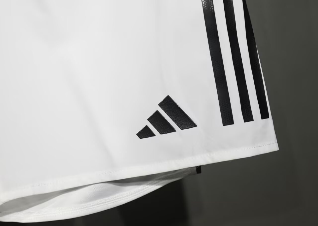 Manchester United 2025/26 Home Shorts (Player Version) - Image 4