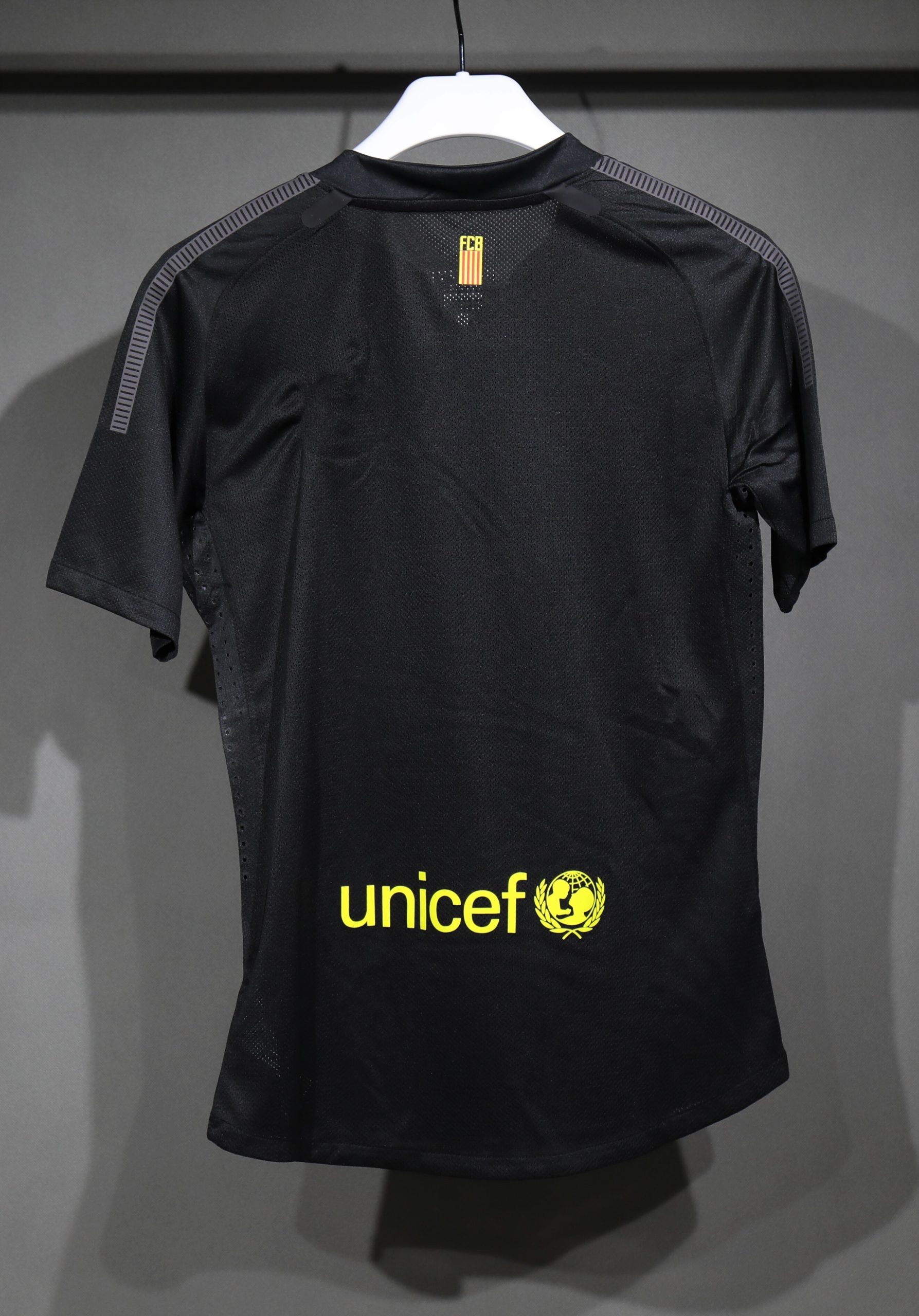 Barcelona 2011/12 Away Retro Jersey (Player Version) - Image 2